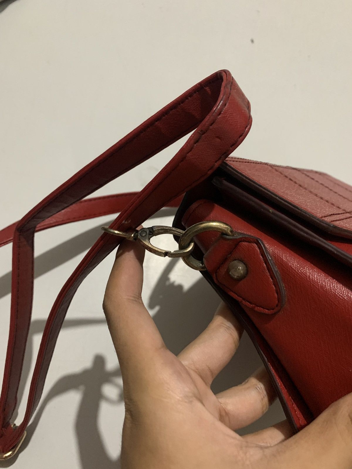 Charles Jourdan Sling Bag Leather Red Charles & Keith Y2K Authentic Size ONE SIZE - 3 Thumbnail