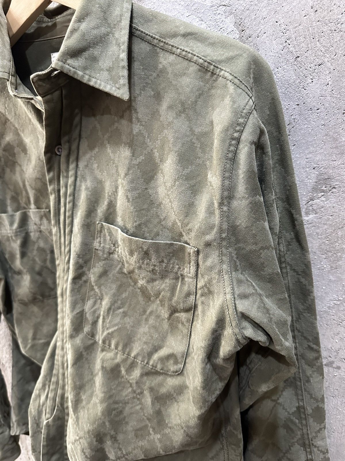 Yohji Yamamoto 1990 Yohji Yamamoto AAR Yohji Studio Rare Printed Army Shirt Size US M / EU 48-50 / 2 - 10 Thumbnail
