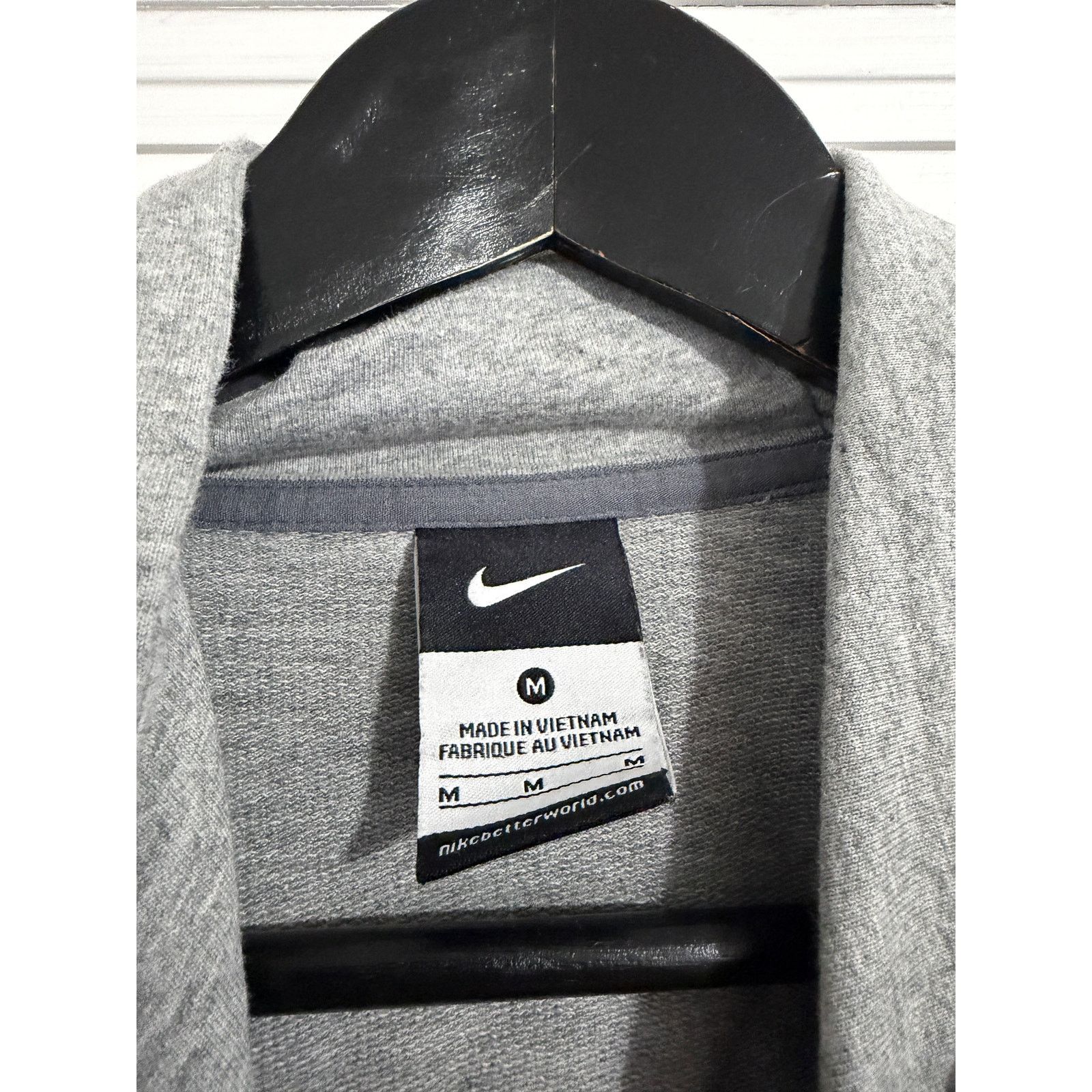 Nike Minnesota Gophers Gray and Black Nike Hoodie Sweatshirt Sz M Size US M / EU 48-50 / 2 - 4 Thumbnail