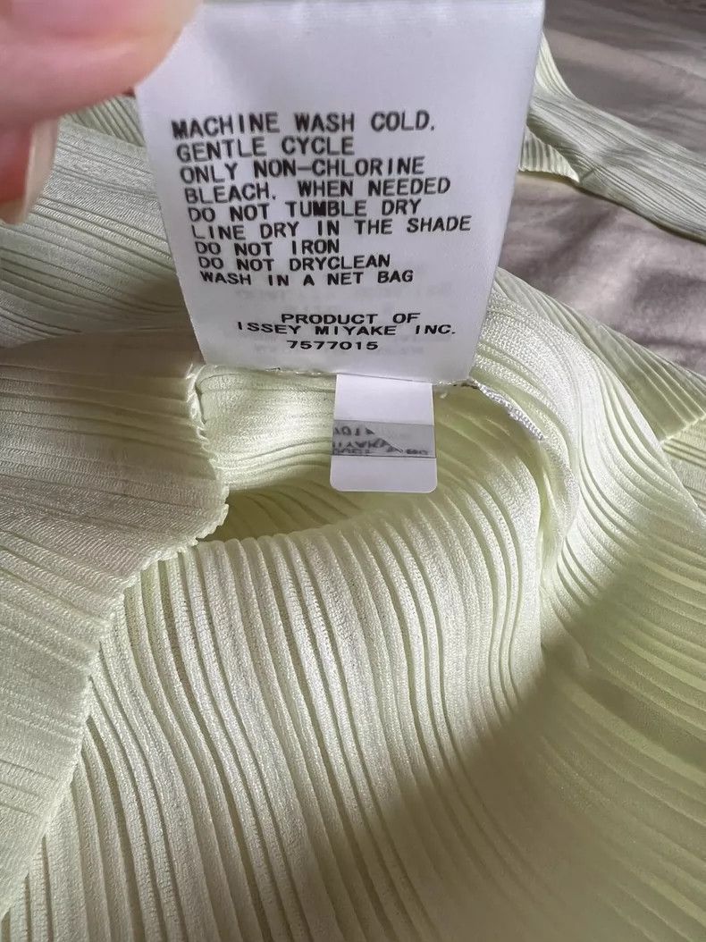 Issey Miyake Issey Miyake size:5 Light green round-neck, ribbed and ple Size S / US 4 / IT 40 - 3 Thumbnail
