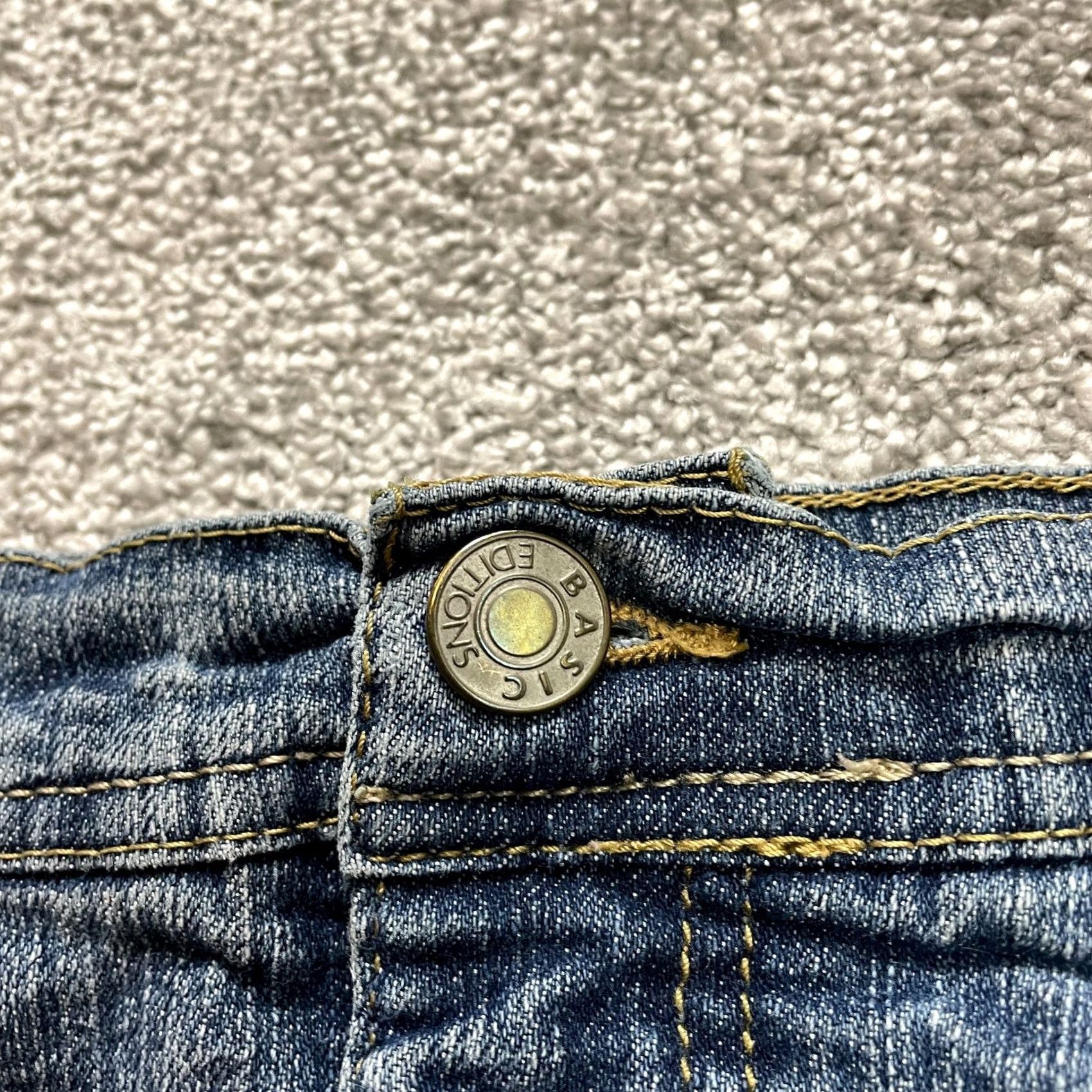 Basic Editions Basic Editions Shorts Womens 16 Blue Denim Dark Wash Jean High Rise 10" Inseam Size 38" / US 16 / IT 52 - 6 Thumbnail
