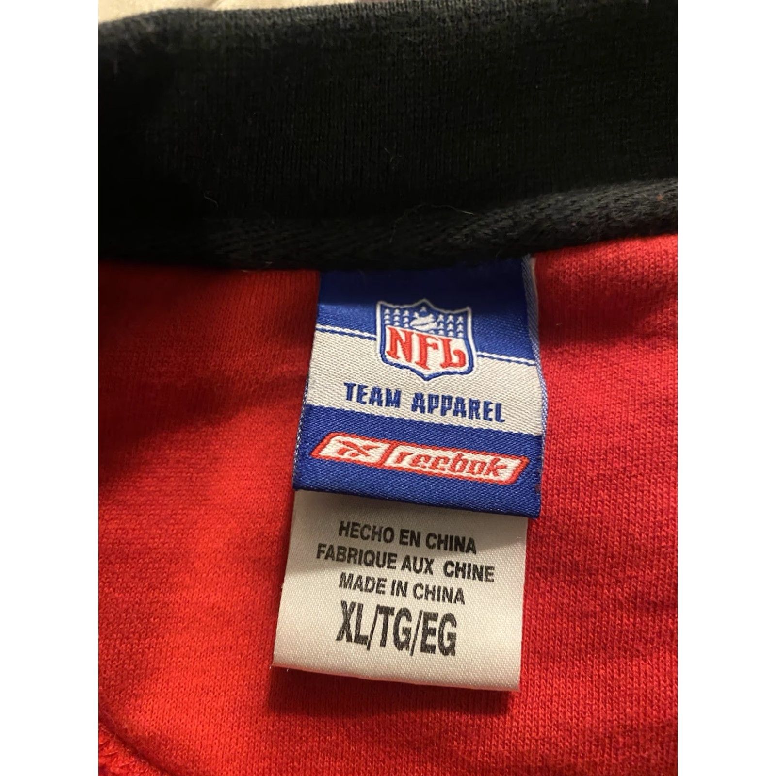 Reebok VINTAGE Reebok Tampa Bay Buccaneers Crewneck Sweatshirt XL Red Embroidered Team Apparel Men’s Pullover Winter Sports Size US XL / EU 56 / 4 - 5 Thumbnail