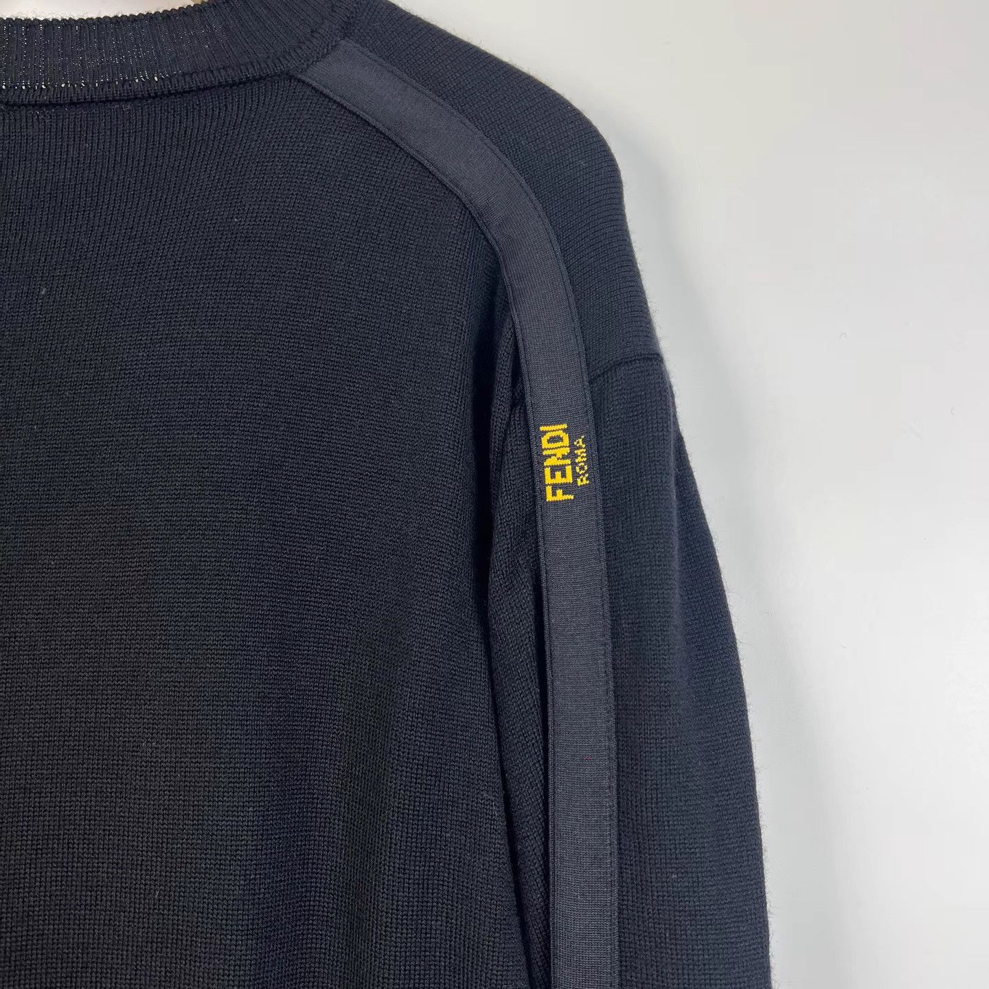 Fendi Fendi Side Logo Tape Embroidered Crew Neck Knit Sweater K12 Size US L / EU 52-54 / 3 - 3 Thumbnail