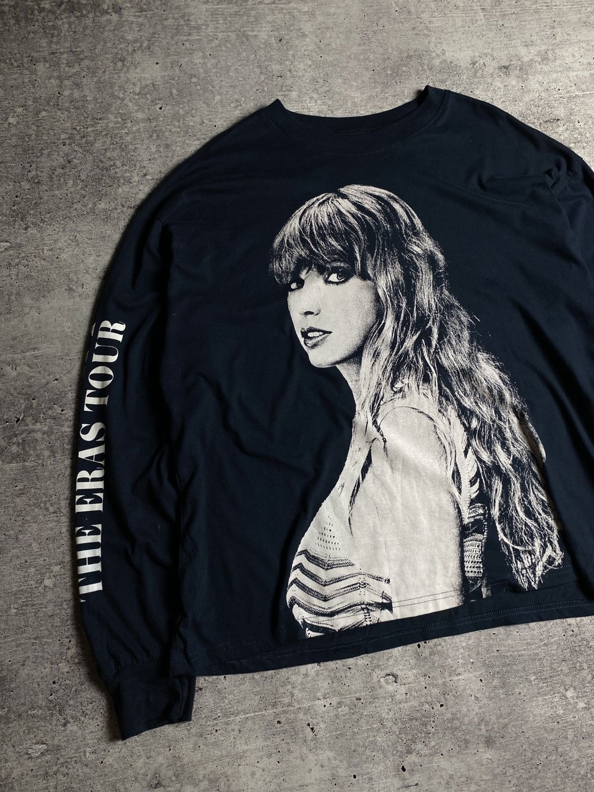 Band Tees Taylor Swift Tour Long Sleeve Size US L / EU 52-54 / 3 - 2 Thumbnail