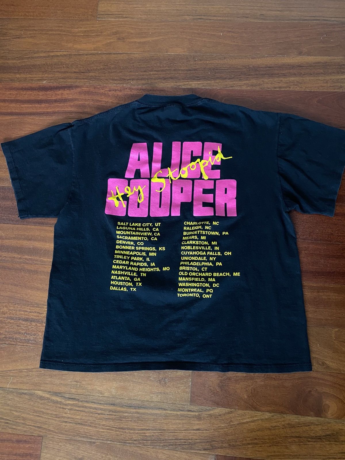 Vintage Vintage 1991 Alice Cooper Tour T Shirt Rare Medium Size US M / EU 48-50 / 2 - 1 Thumbnail