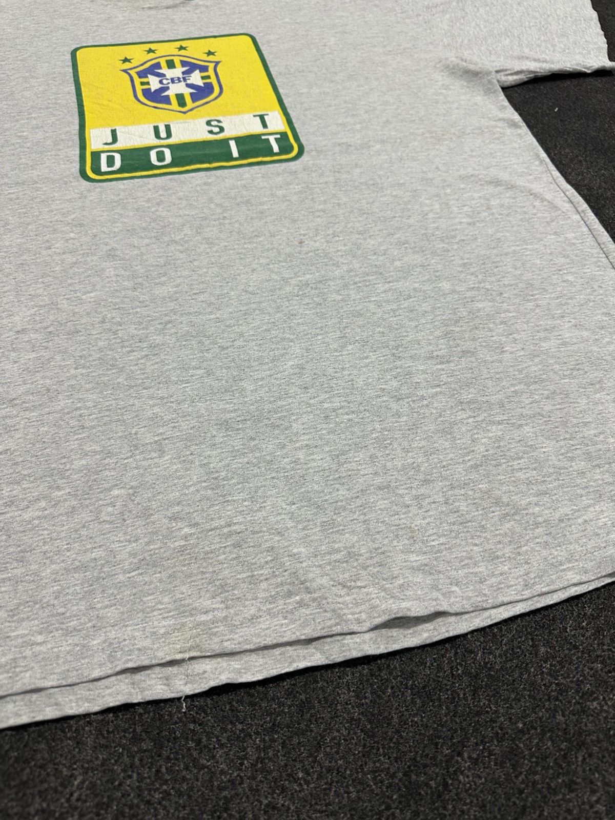 Nike Nike Vintage Y2K Brazil CBF "Just Do It" Futebol T-Shirt Size US M / EU 48-50 / 2 - 4 Thumbnail