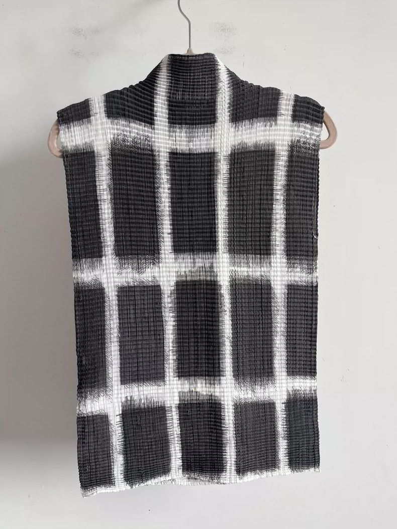 Issey Miyake issey miyake Black and white bubble vest Size M / US 6-8 / IT 42-44 - 2 Thumbnail