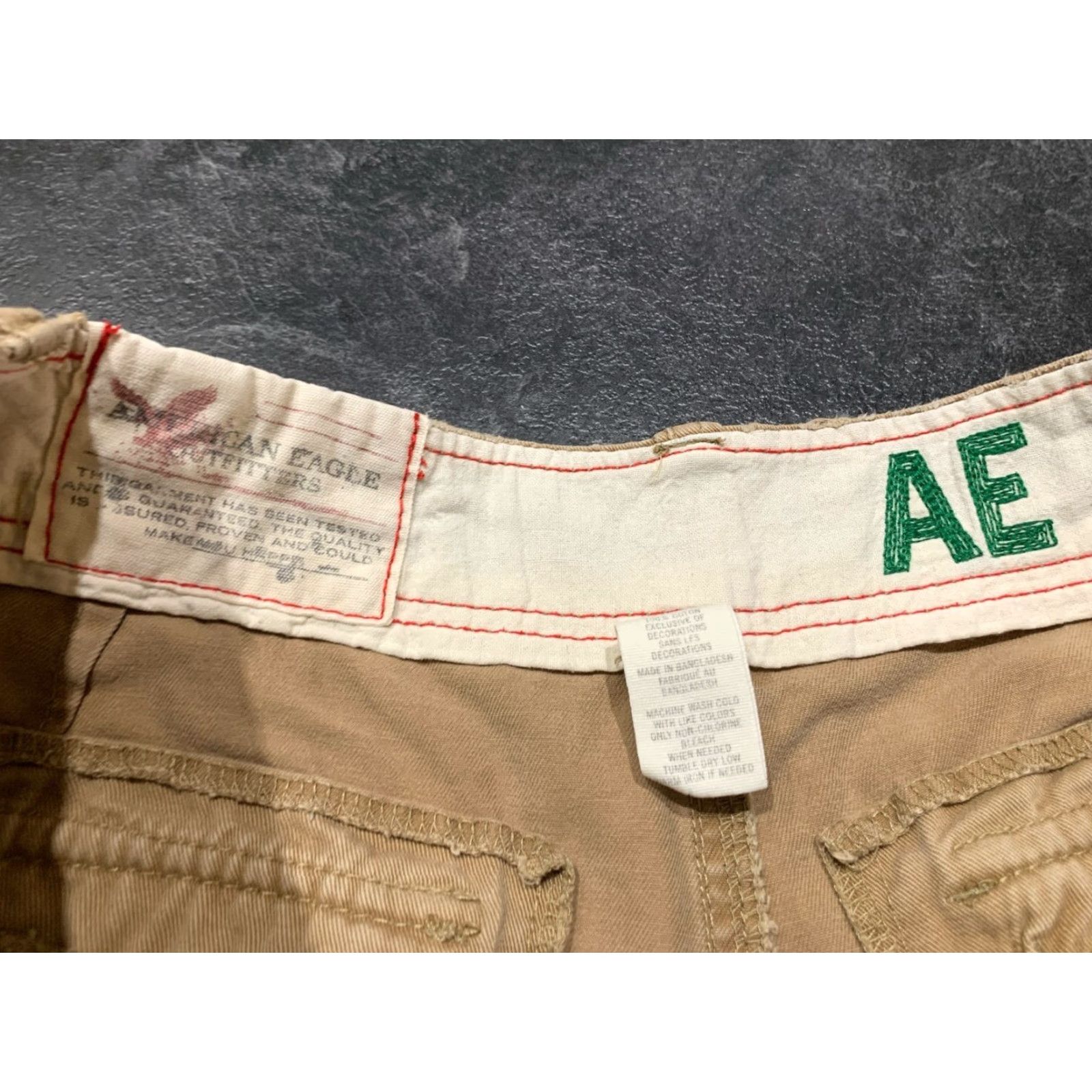 Vintage AMERICAN EAGLE Cargo Shorts Mens Size 31 Brown Regular Fit Casual Size US 31 - 6 Thumbnail