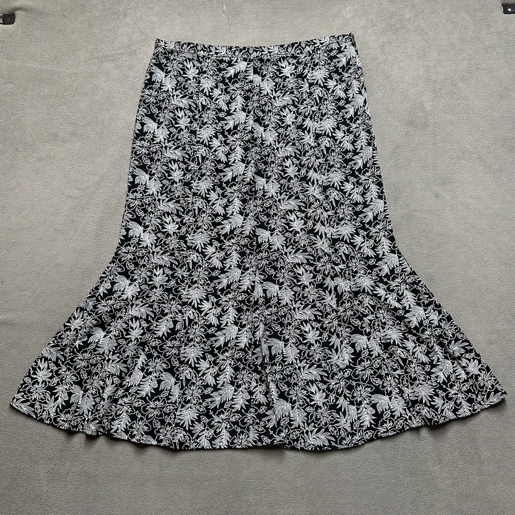 Vintage Chico's Maxi Skirt Womens 14 Black White Floral A-Line Stretch Boho Rayon Size 36" / US 14 / IT 50 - 2 Thumbnail