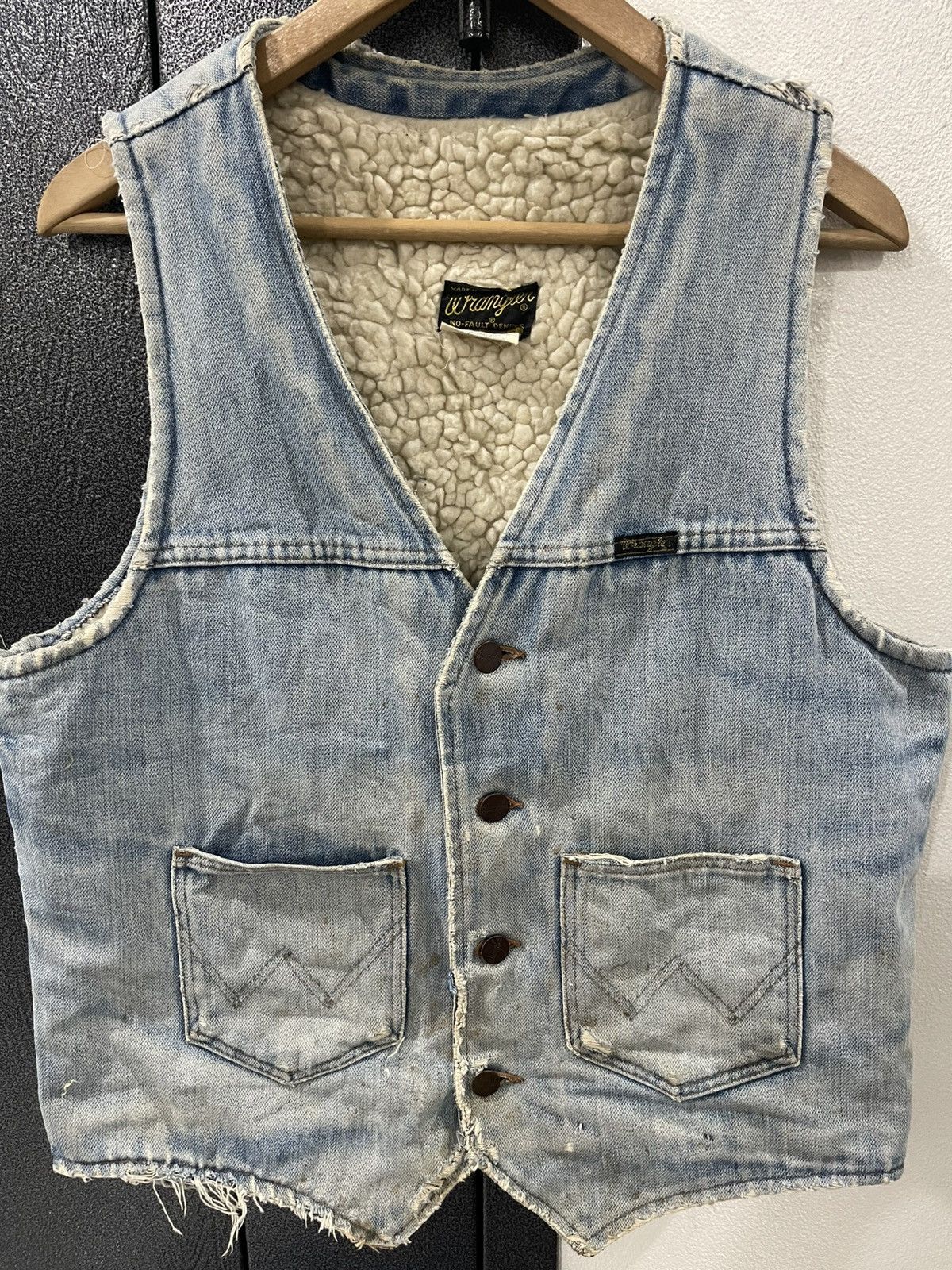 Wrangler Vintage Wrangler Sherpa Lined Distressed Denim Vest Size US M / EU 48-50 / 2 - 4 Thumbnail