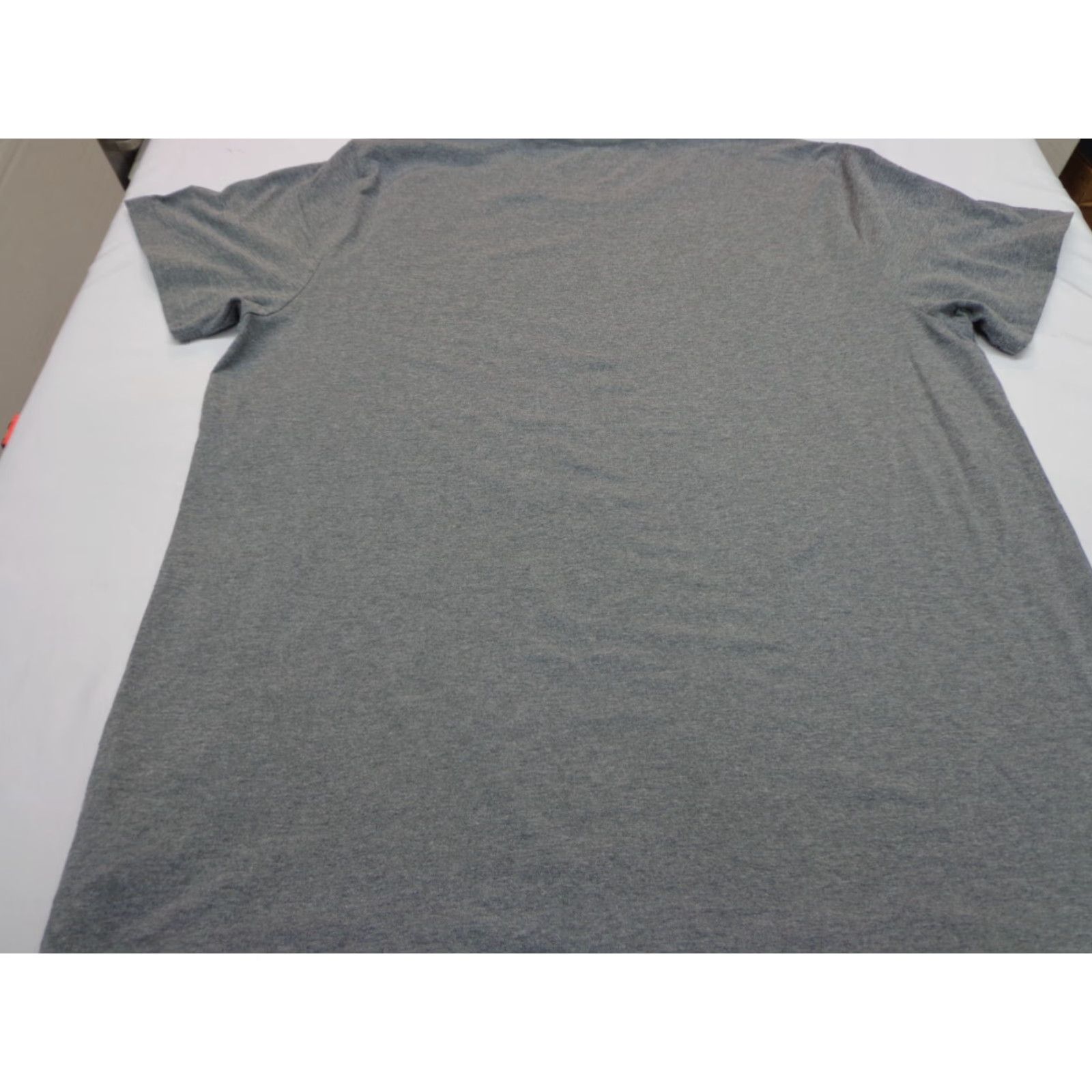 Old Navy Old Navy T-Shirt Gray Graphic Print Crew Neck Short Sleeve XL Unisex Adults Regular Relaxed Fit All Seasons Preshrunk Easy Care 9 To 5 Size US XL / EU 56 / 4 - 7 Thumbnail