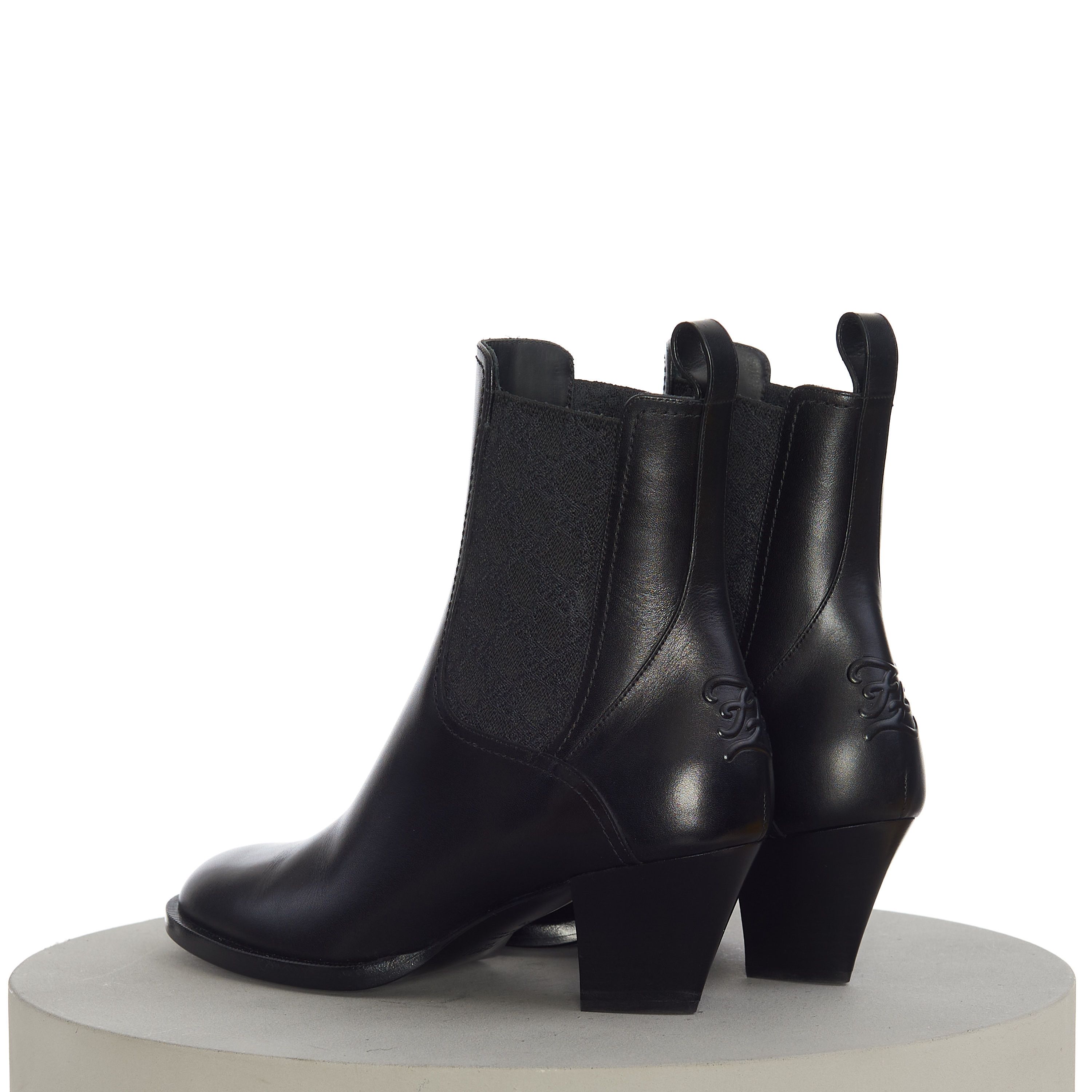 Fendi Karligraphy Boots In Black Leather With Medium Heel Size US 5 / IT 35 - 6 Thumbnail