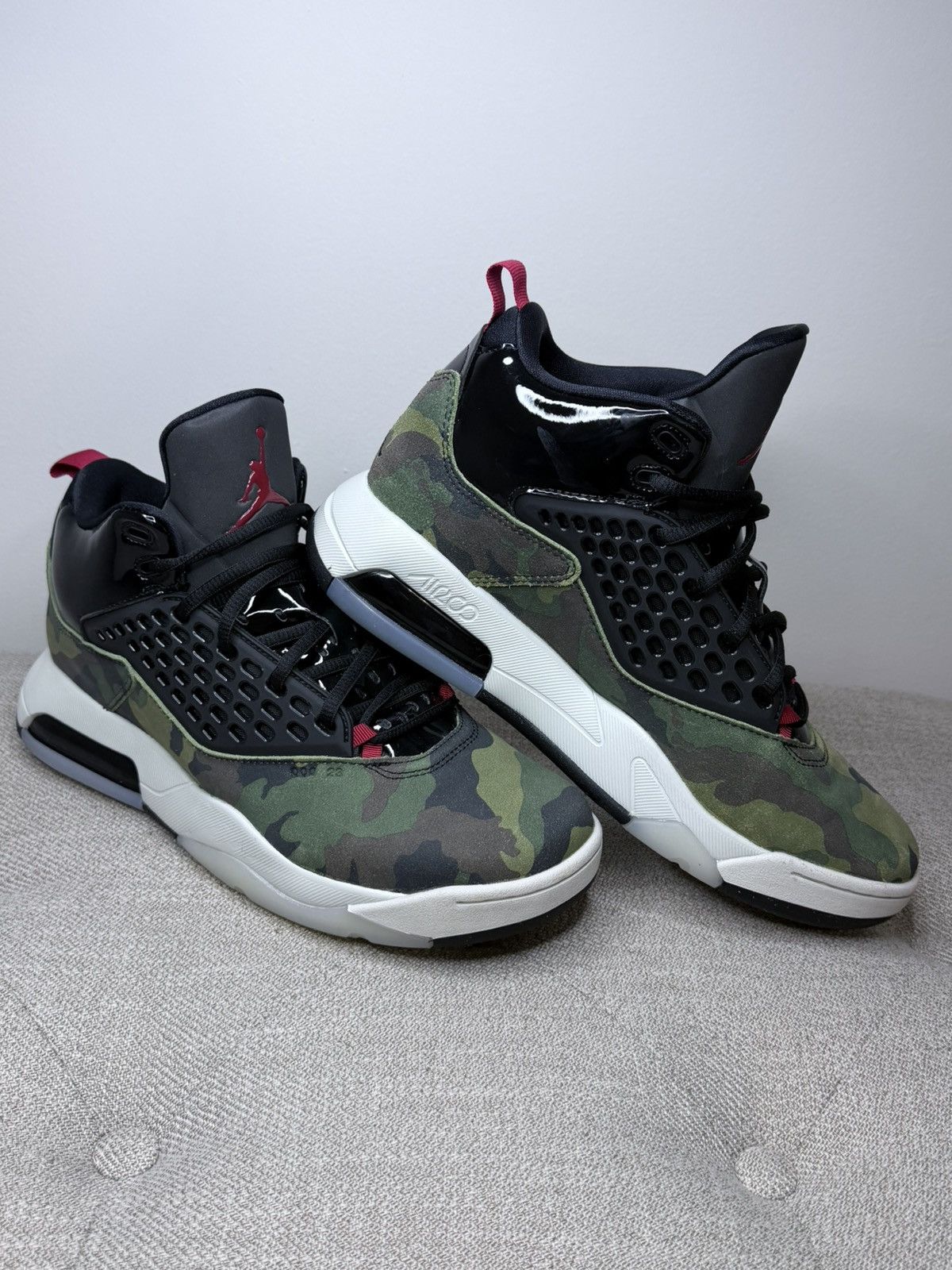 Jordan Brand Jordan Maxin 200 Men's BasketballShoes Black/CamoCD6107 200 Size US 9 / EU 42 - 2 Thumbnail