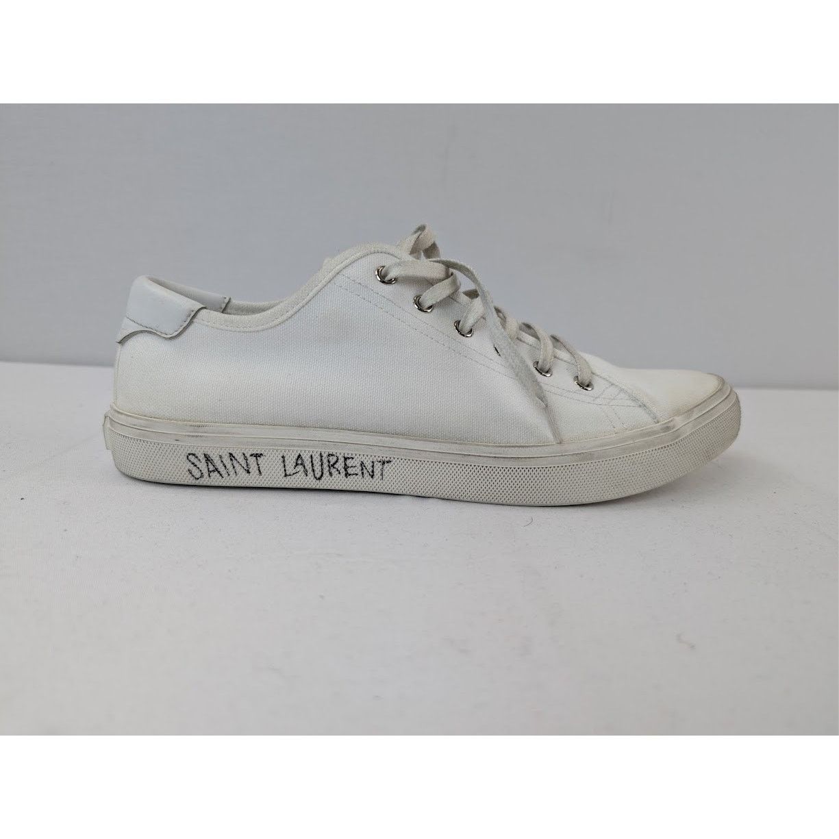 o1rshd1 Malibu Low-Top Sneakers in Blanc Optic