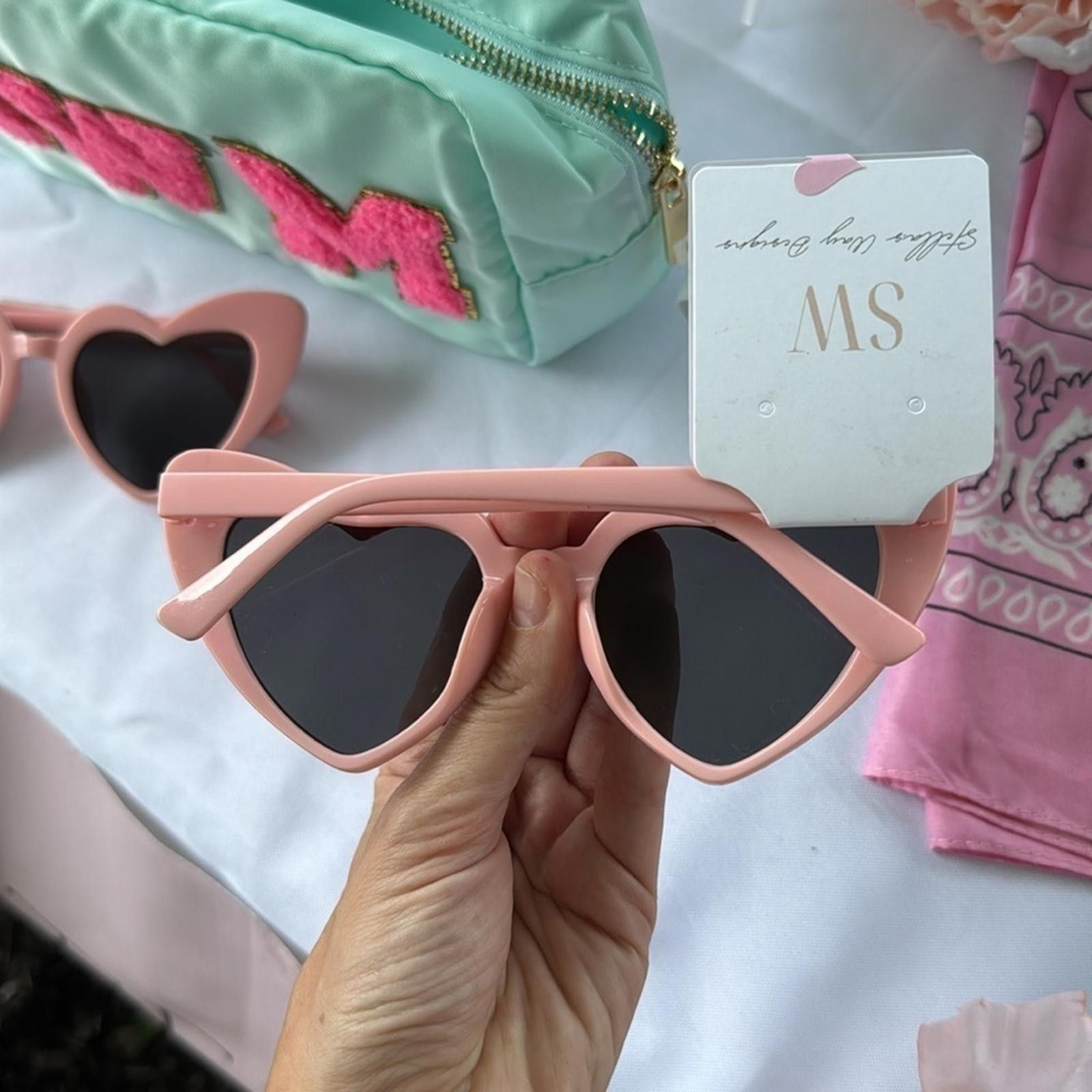 Designer Retro pink heart sunglasses Size ONE SIZE - 3 Thumbnail