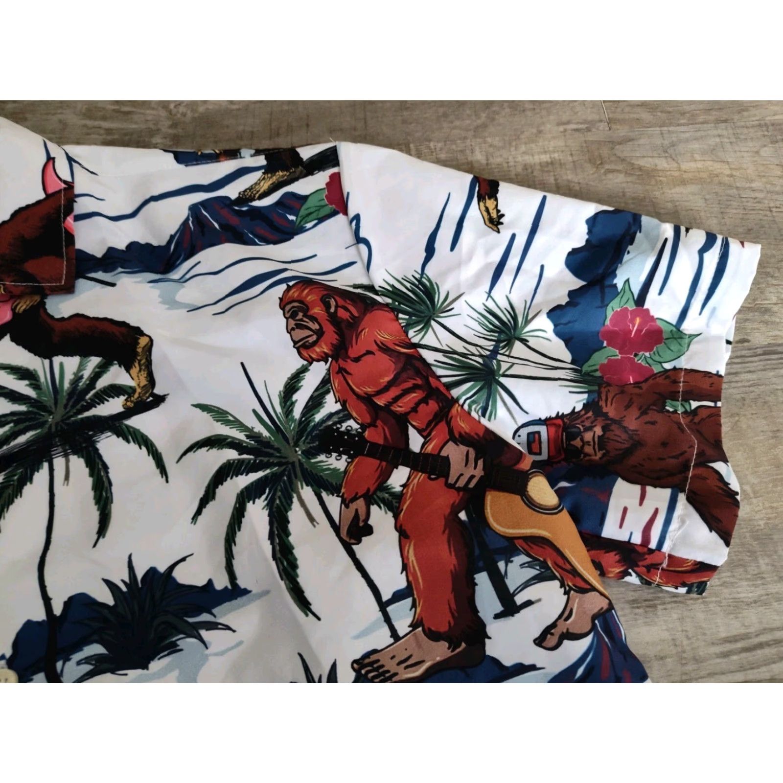 Vintage Hawaiian Mens Shirt Short Sleeve Button Up MIKENKO Sasquatch Funny Beach NWT S Size US S / EU 44-46 / 1 - 5 Thumbnail
