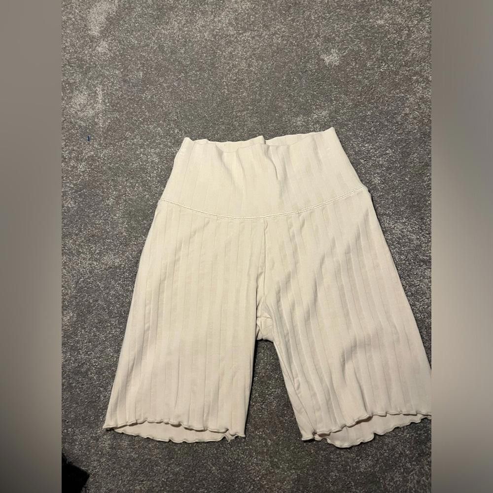 Designer Aerie cream and tan ribbed biker shorts Size 28" / US 6 / IT 42 - 1 Thumbnail
