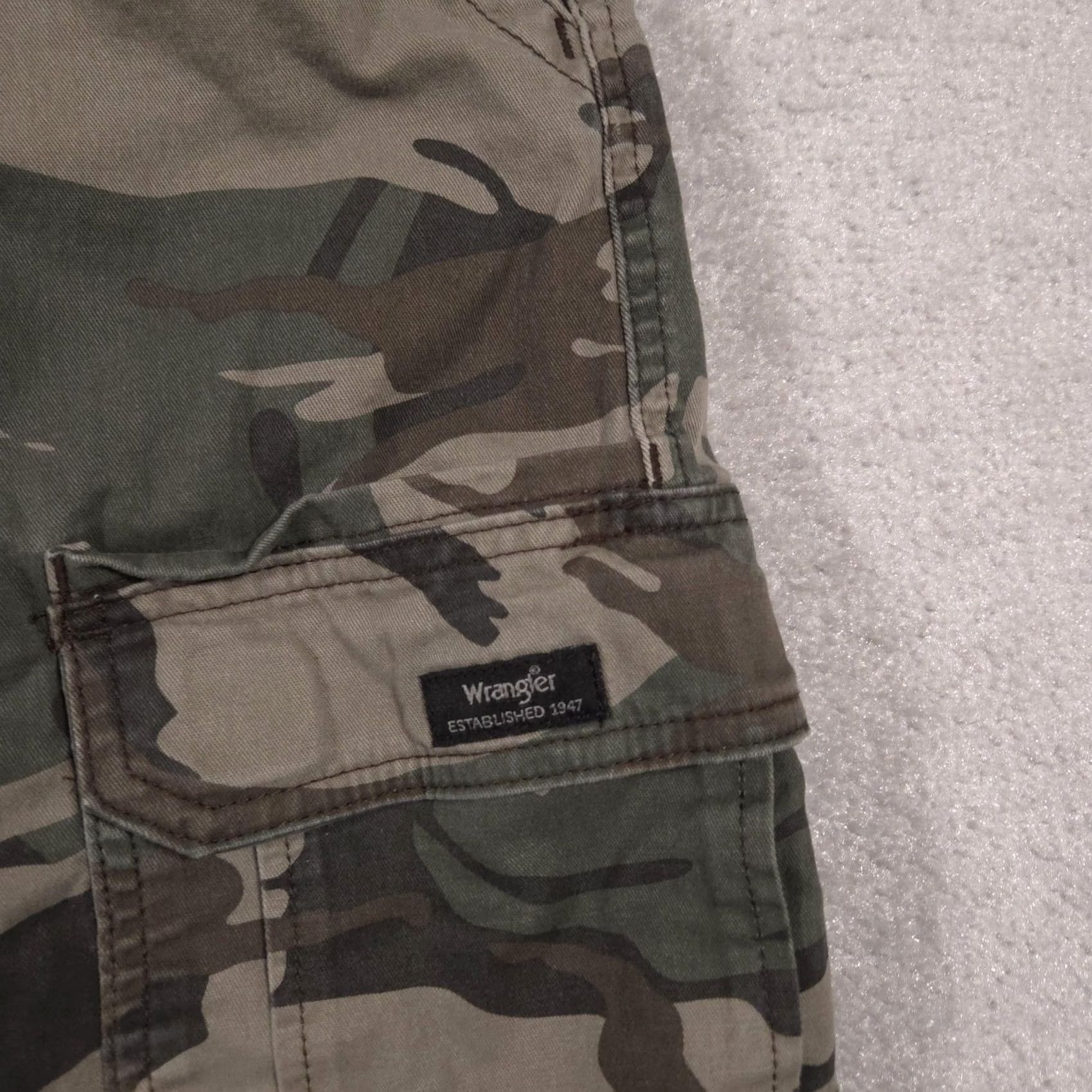 Wrangler Wrangler Cargo Shorts Mens 42 Green Camouflage Relaxed Fit 10 Inseam Utility Cargo Pockets Front Zip Front Flat Front Casual Outdoor Army Army Mens Size US 42 / EU 58 - 5 Thumbnail