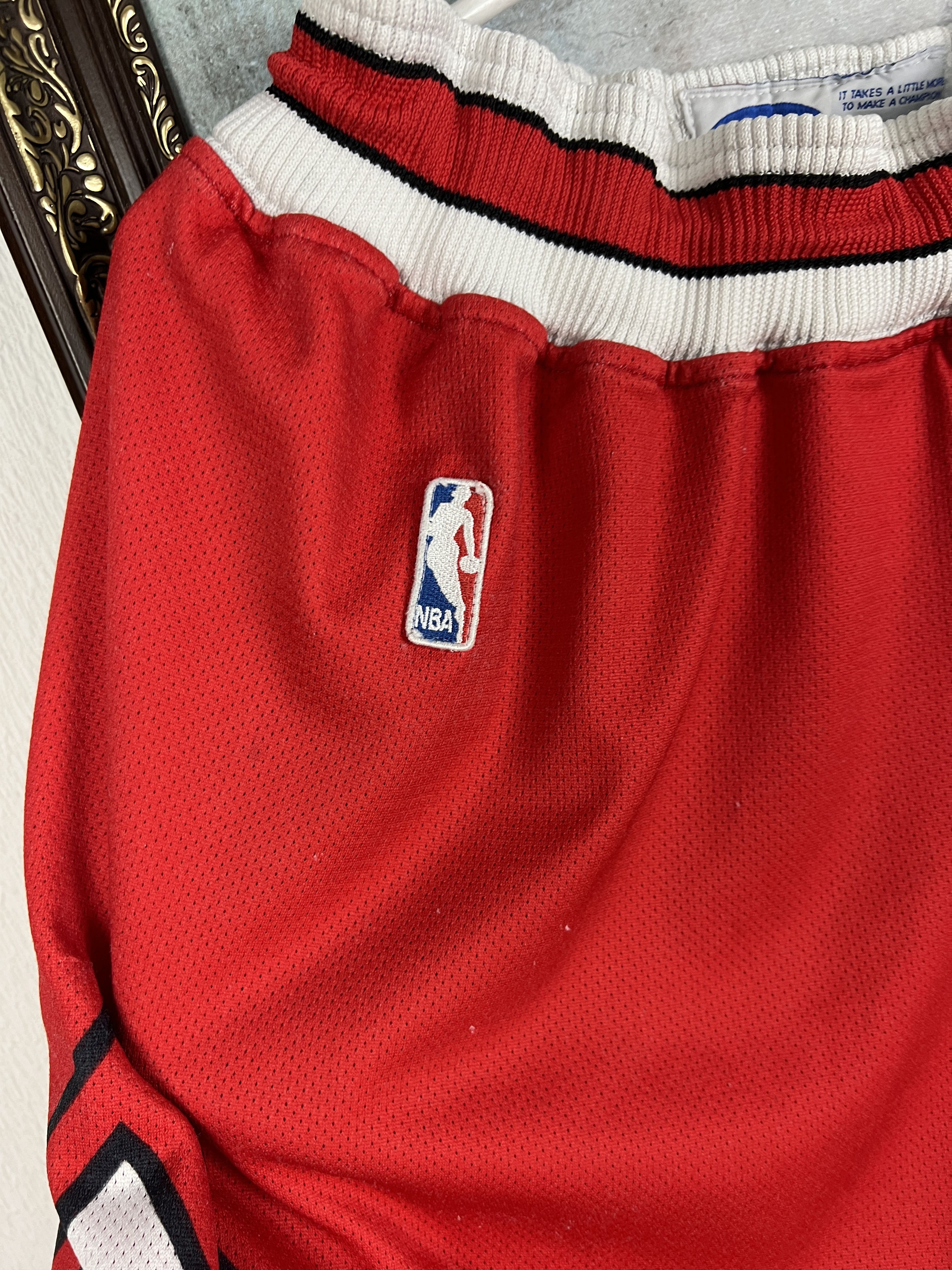Champion Rare Authentic Pro Cut Game Shorts Chicago Bulls Champion Size US 34 / EU 50 - 6 Thumbnail
