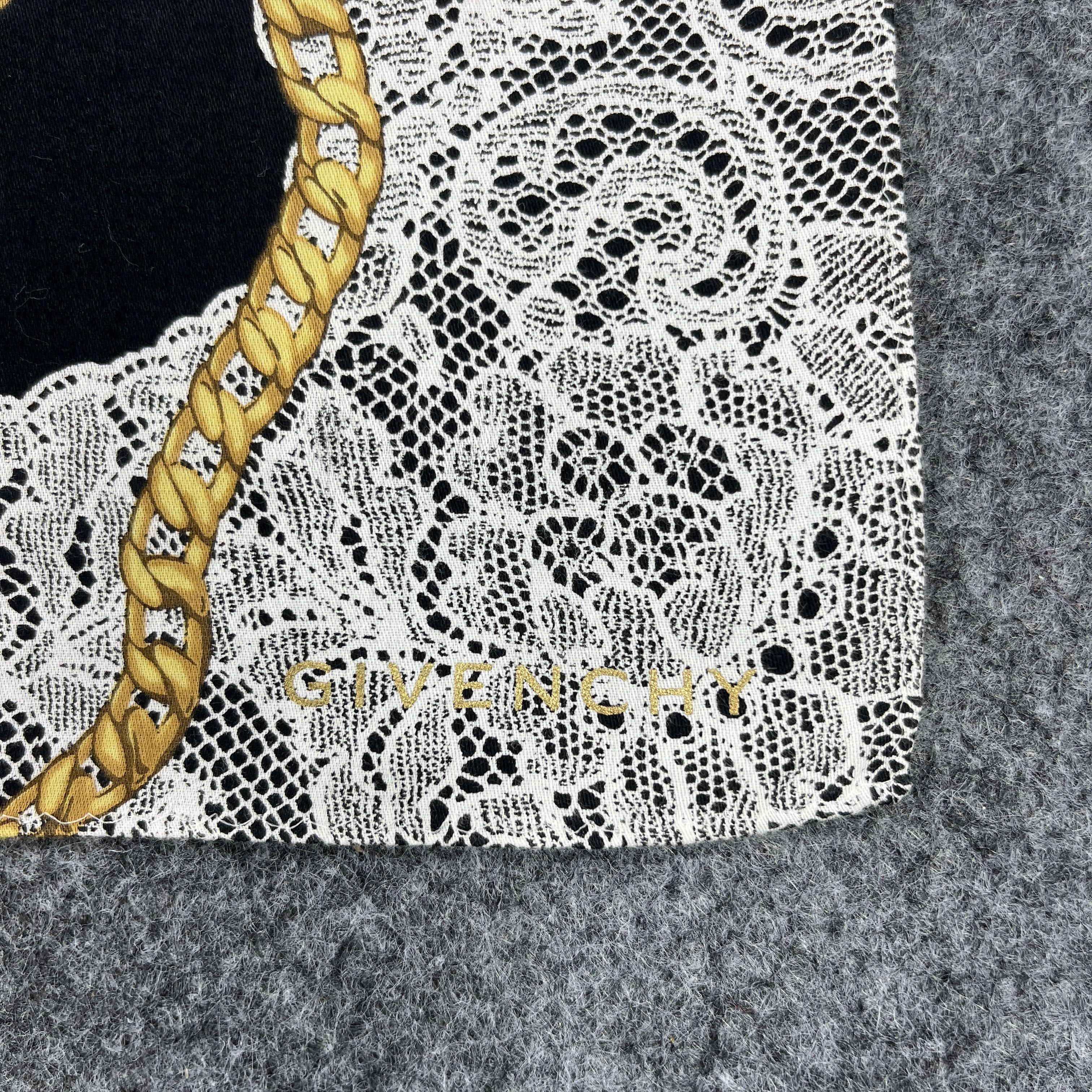 Givenchy Givenchy Handkerchief / Bandana / Neckerchief B1469 Size ONE SIZE - 2 Thumbnail