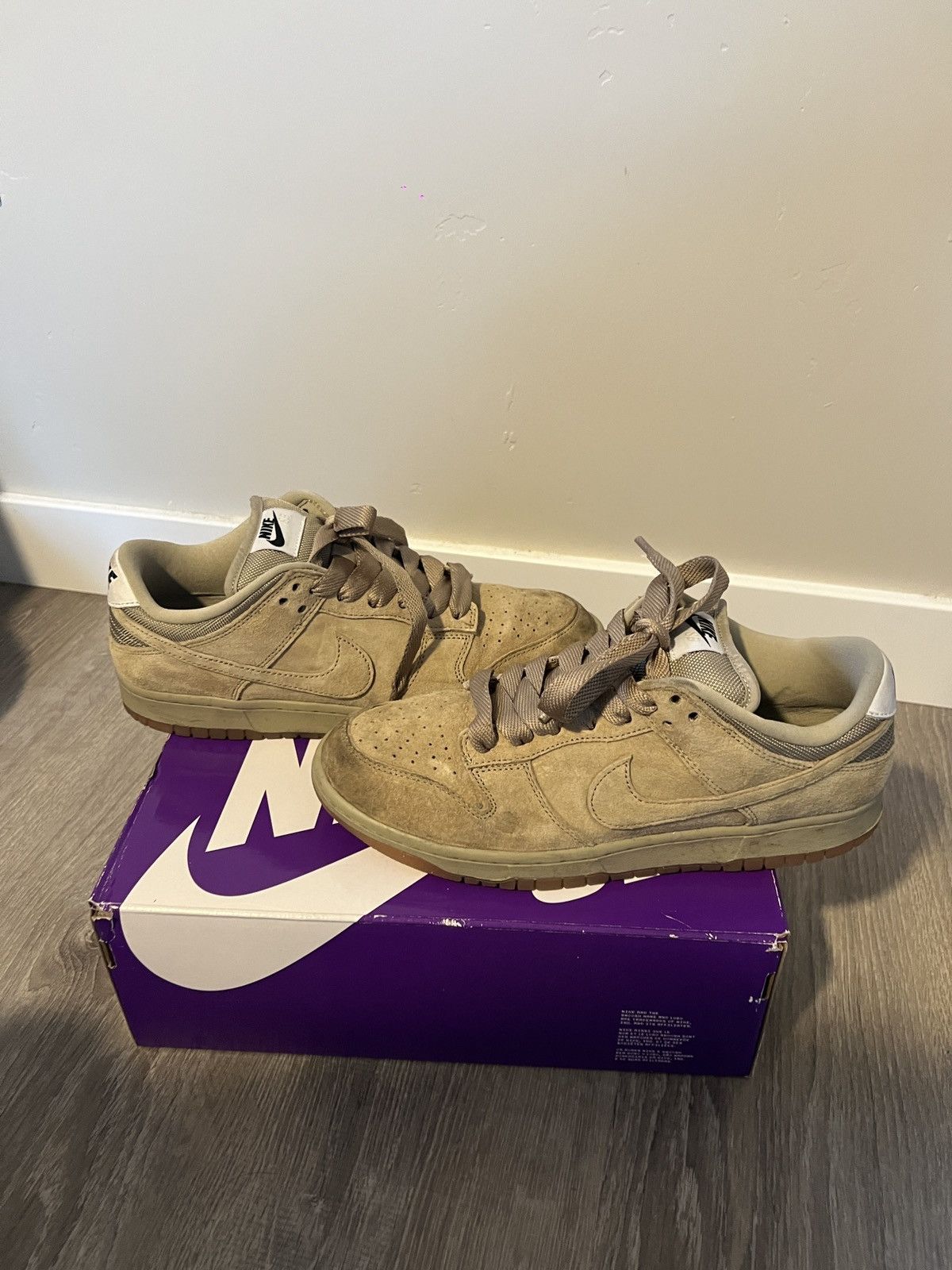 Nike SB Nike SB Dunk Low Pro Beige Size US 9 / EU 42 - 1 Thumbnail