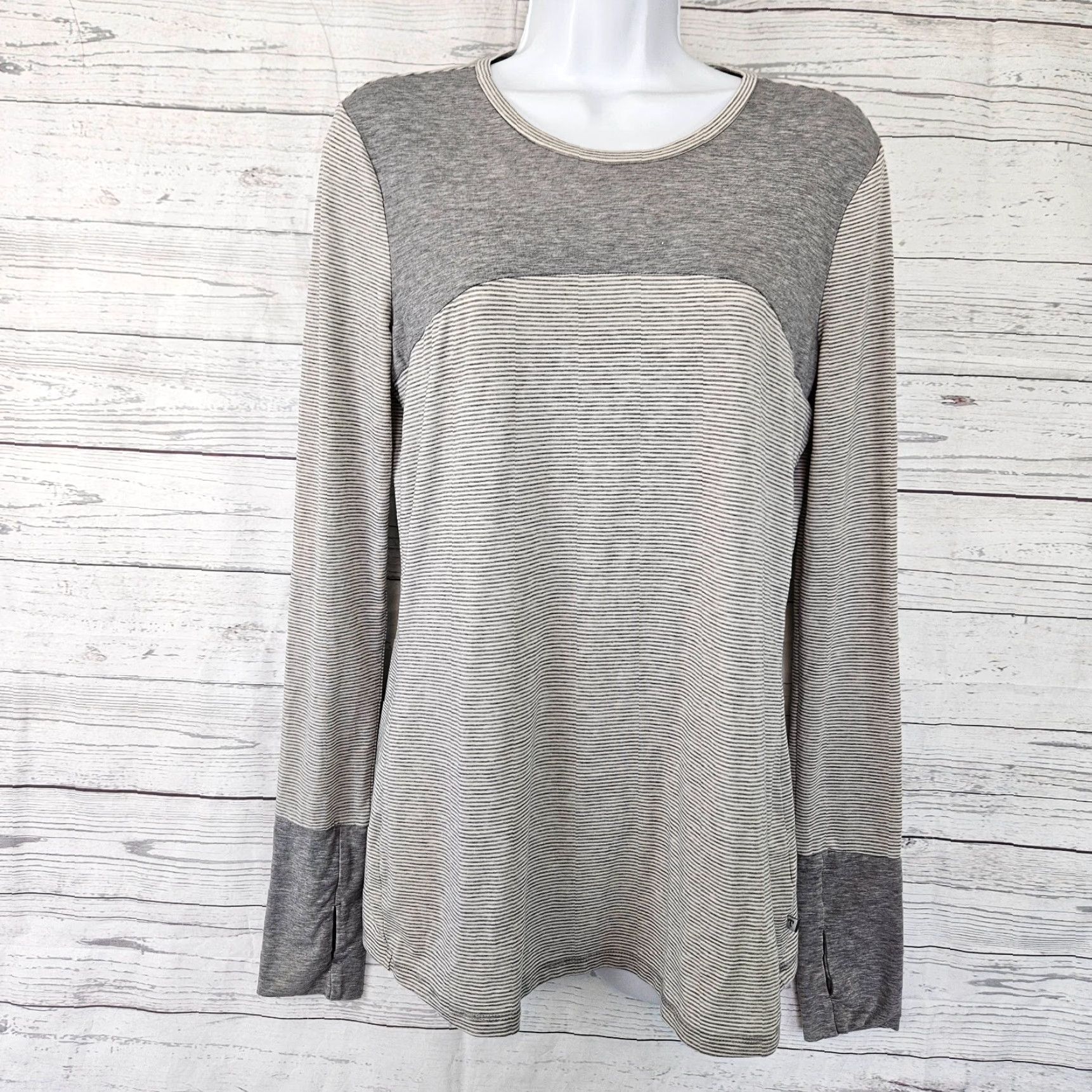 Toad&Co Toad&Co Womens Swiftly Long Sleeve Tunic Sz Small Gray Striped Thumbholes Size S / US 4 / IT 40 - 2 Thumbnail