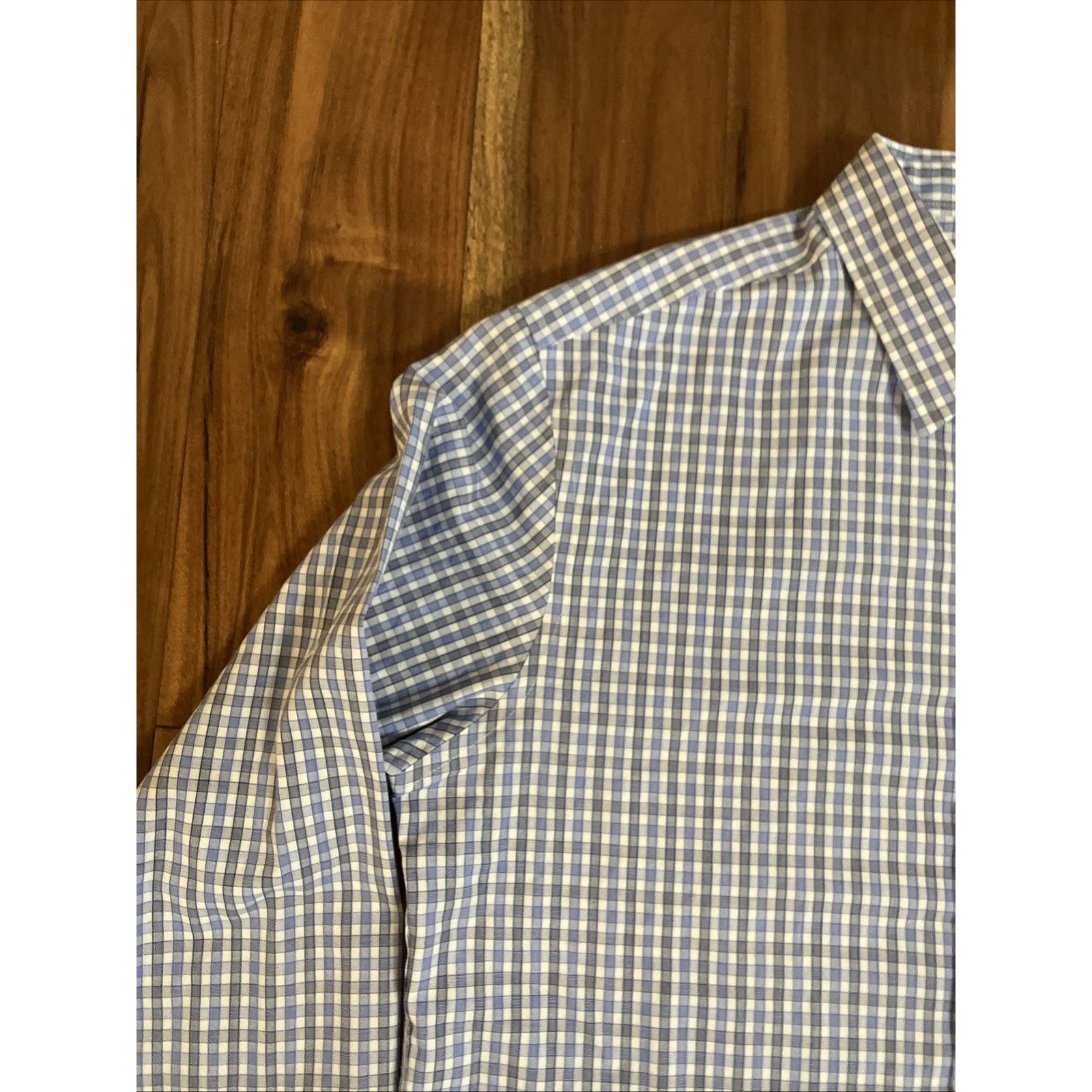 UNTUCKit UNTUCKit Shirt Mens Medium REGULAR Fit Wrinkle Free Button Size US M / EU 48-50 / 2 - 6 Thumbnail
