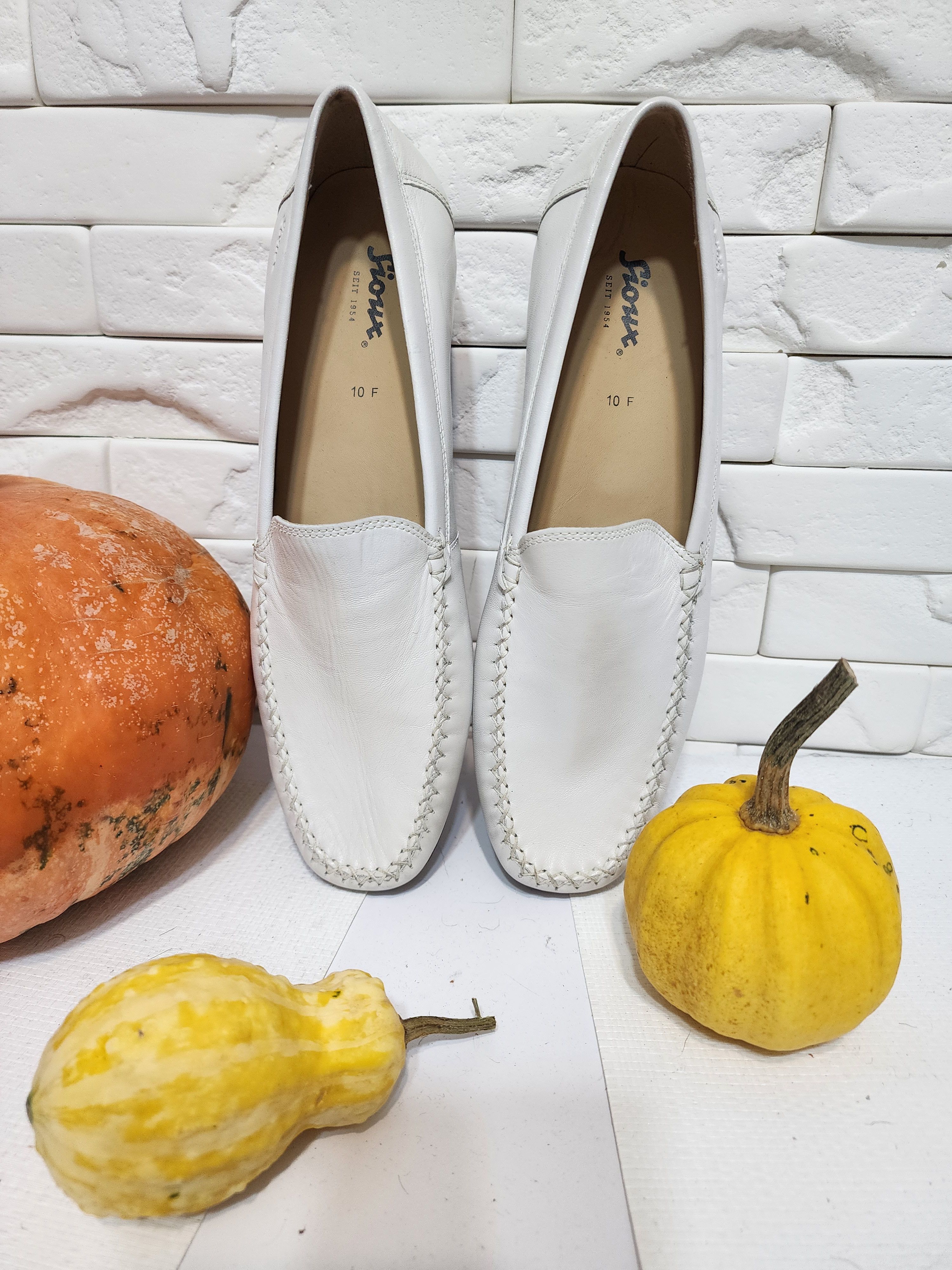 Uniqlo White Leather Shoes: Men's Classic Design Size US 10 / EU 43 - 3 Thumbnail