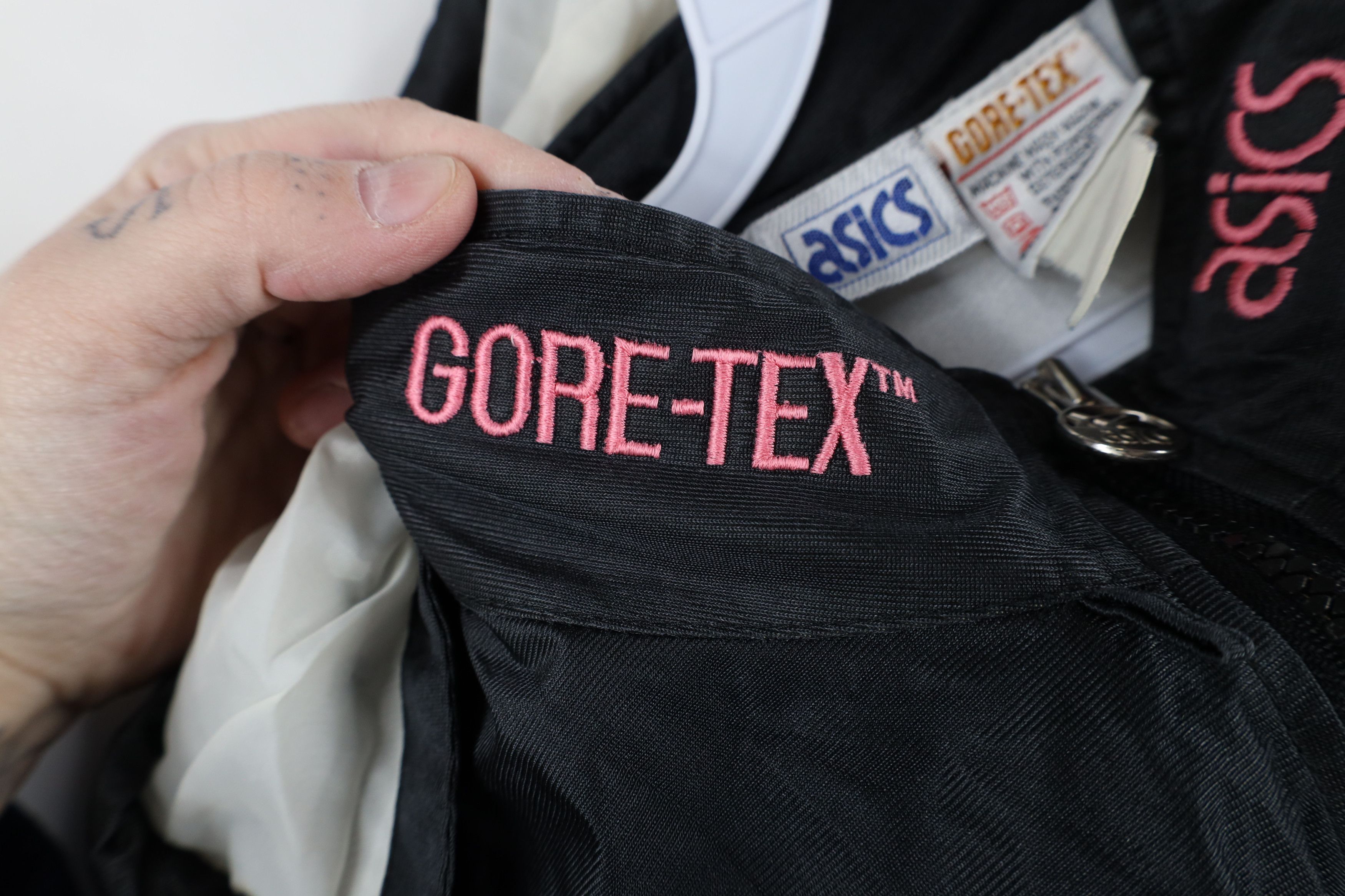 Asics × Vintage Vintage 90s Asics Goretex SpellOut Waterproof Hooded Jacket Size US L / EU 52-54 / 3 - 7 Thumbnail