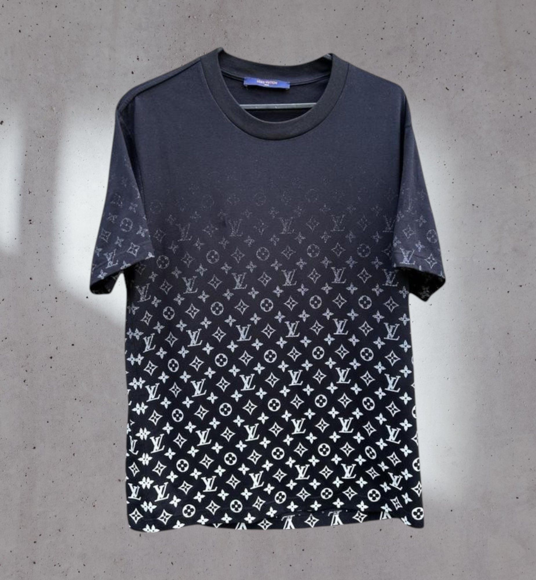 Pre-owned Louis Vuitton Lv Gradient Monogram T-shirt Short Sleeve In Black