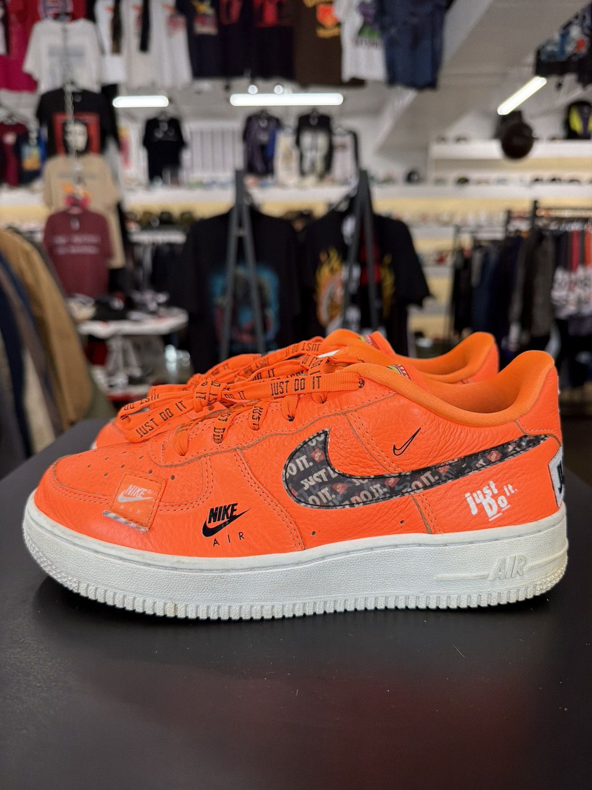 Nike Nike Air Force 1 Low Just Do It Pack Orange Size 5Y (2018) Size US 5 / EU 37 - 7 Thumbnail