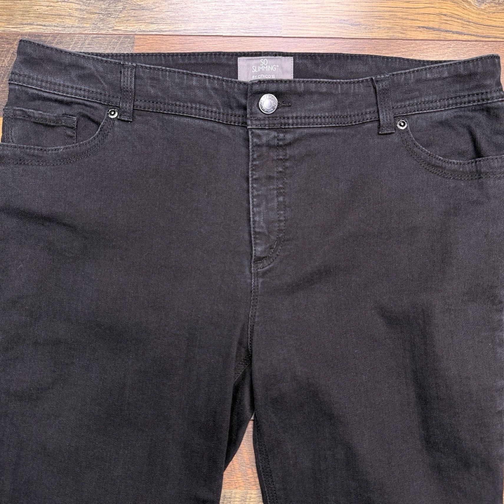 Vintage Chicos Slimming Bootcut Jeans Womens 2.5 Short Black Denim Jeans Slimming Rise Mid 8.5-10.5 5-Pocket City Logo Button Zip Womens Size 26" / US 2 / IT 38 - 2 Thumbnail