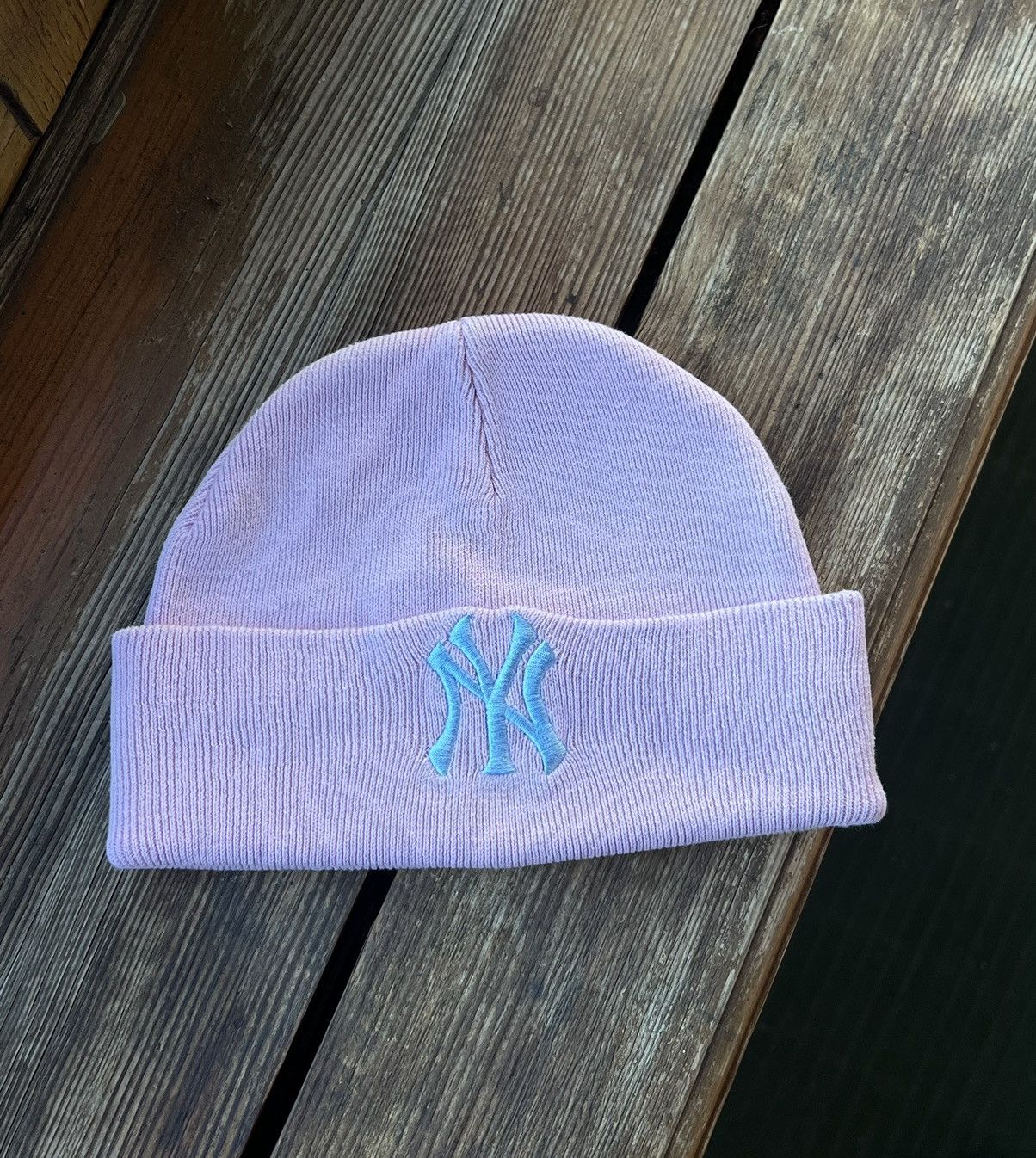 New York Yankees Vintage Y2K New York Yankees New Era Pink Beanie Hat Size ONE SIZE - 4 Thumbnail