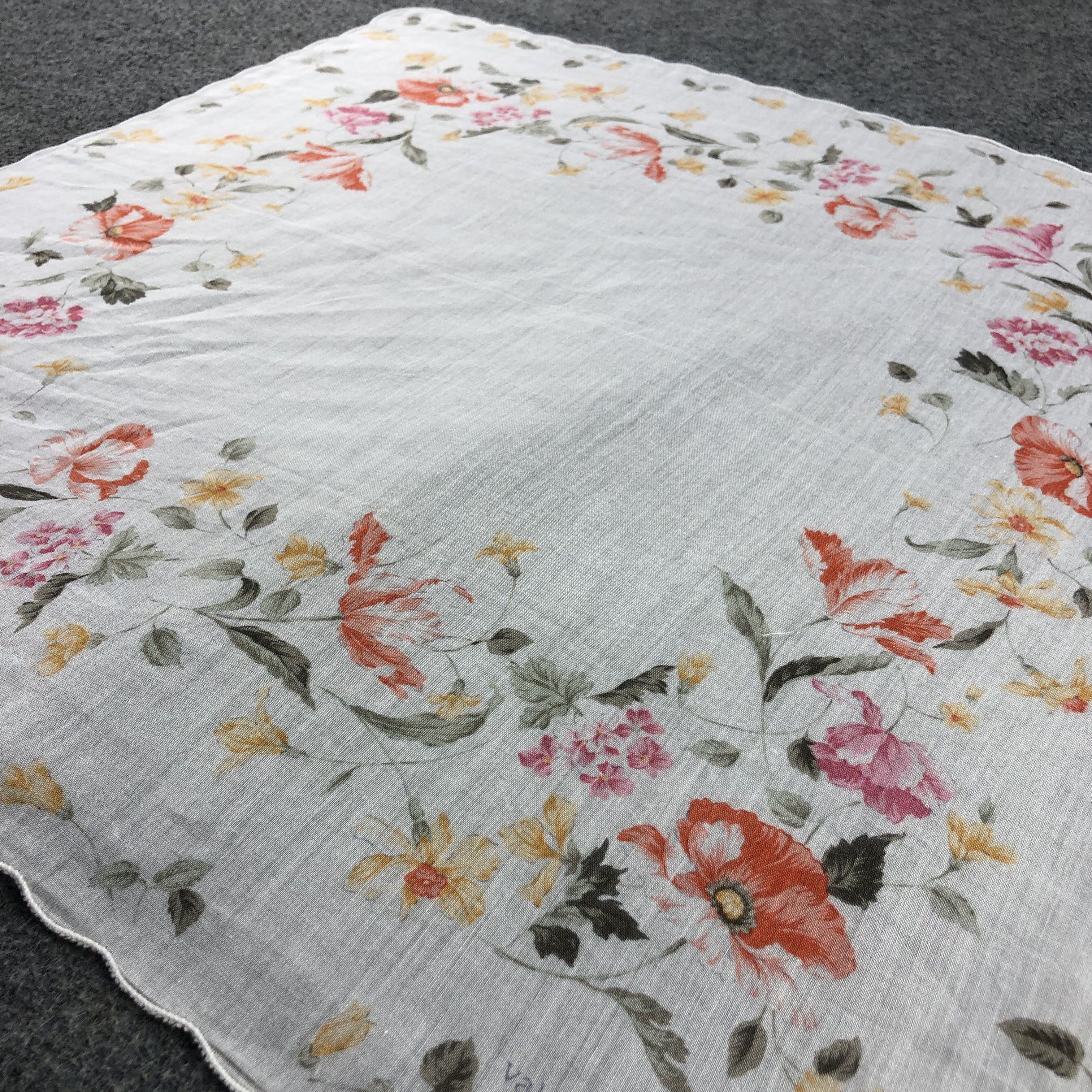 Vintage ValenTINO GarAVANI Handkerchief Neckerchief Bandana H2689 Size ONE SIZE - 3 Thumbnail