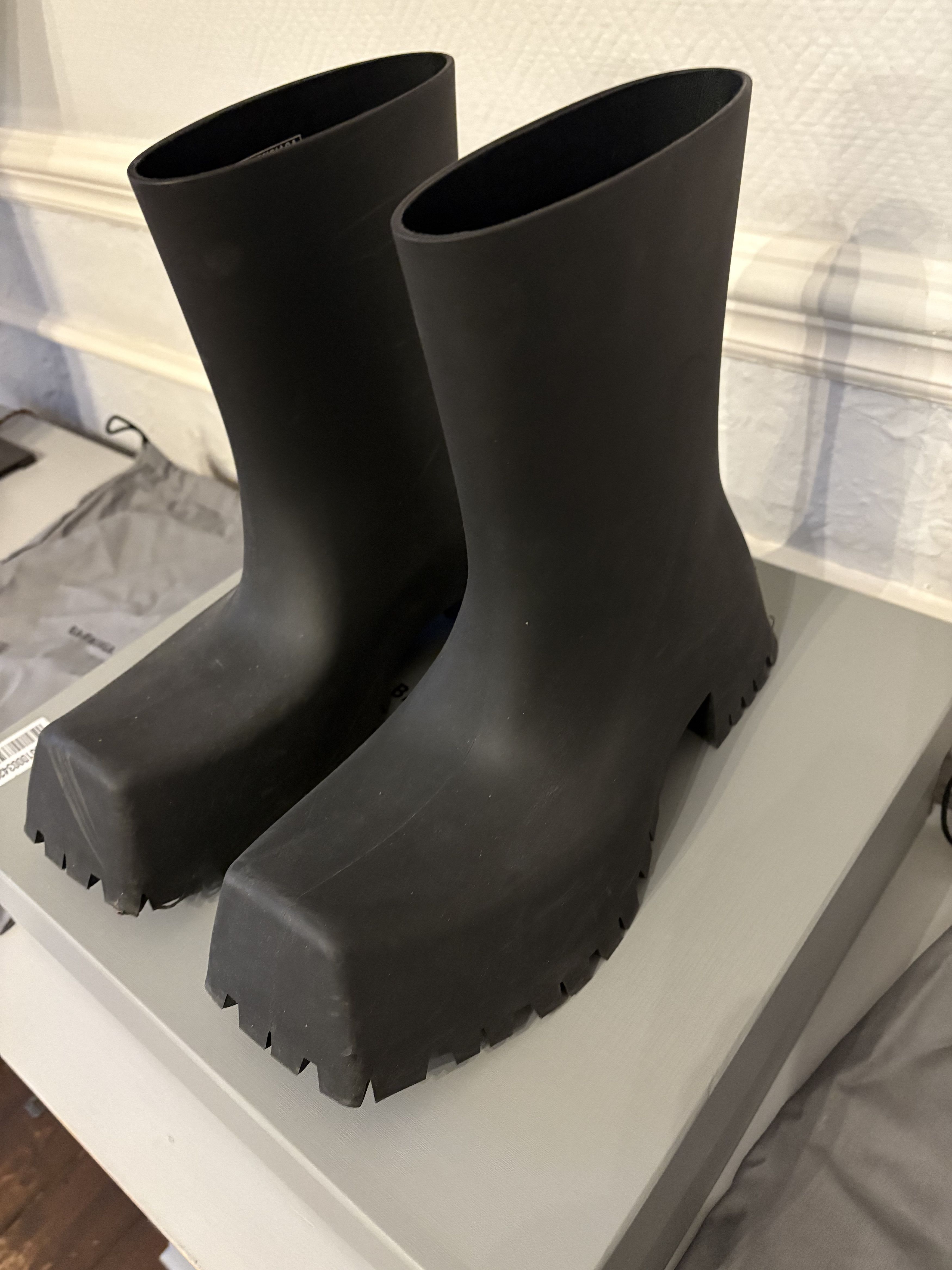 Balenciaga (dont just buy send offers) Balenciaga Trooper rubber boot Size US 11 / EU 44 - 3 Thumbnail