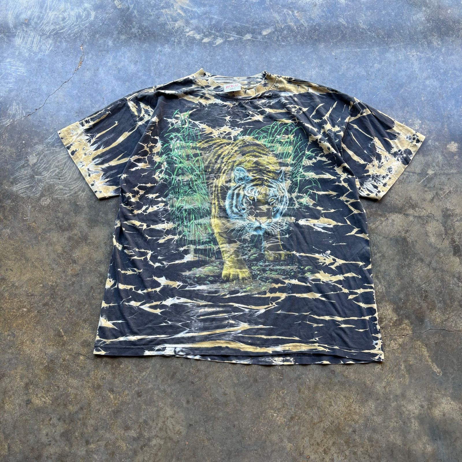 Vintage Crazy Vintage 90s Tiger nature t-shirt Size US XL / EU 56 / 4 - 1 Thumbnail