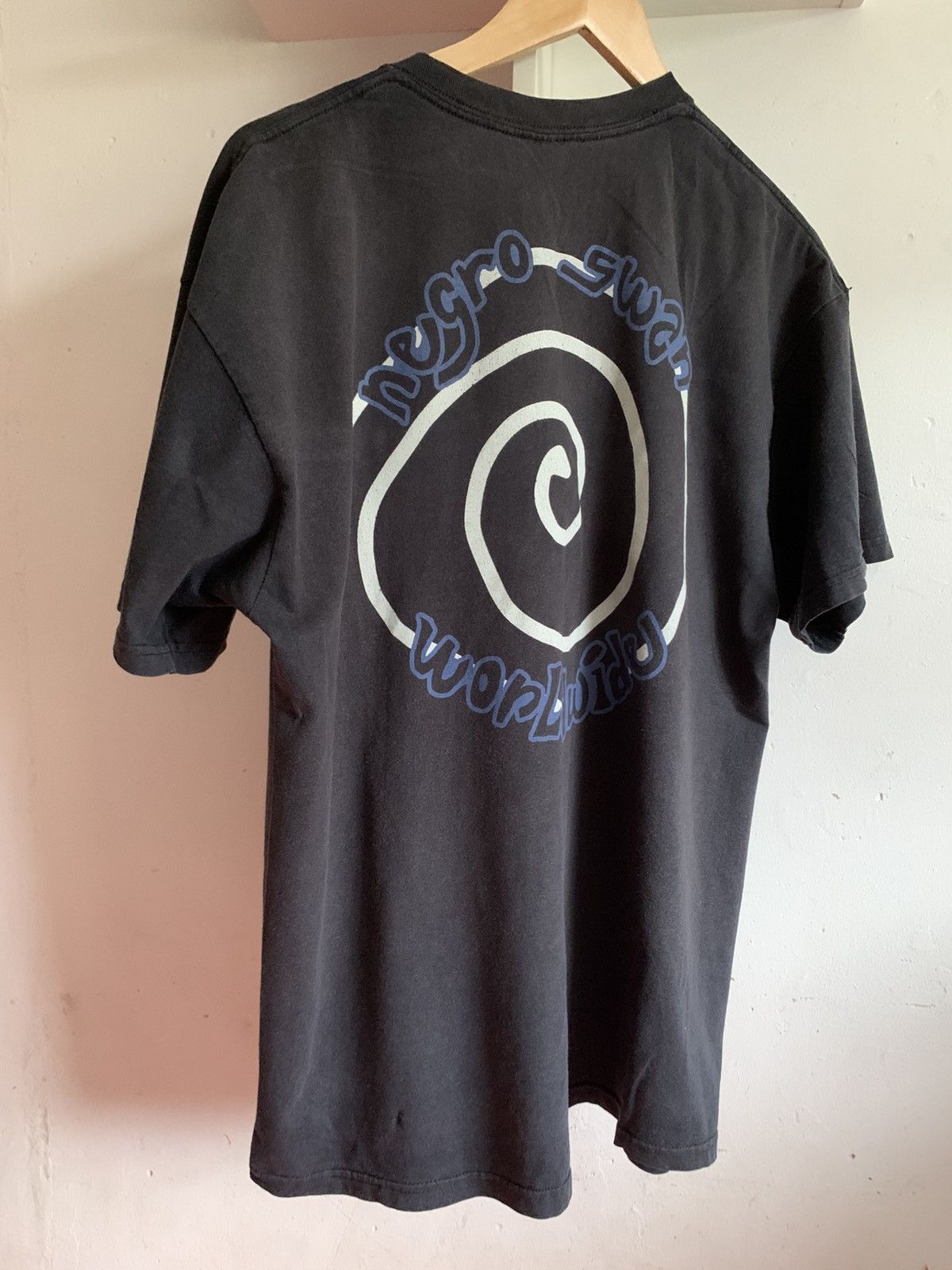 Vintage Blood Orange Negro Swan T-Shirt Size US XL / EU 56 / 4 - 4 Thumbnail