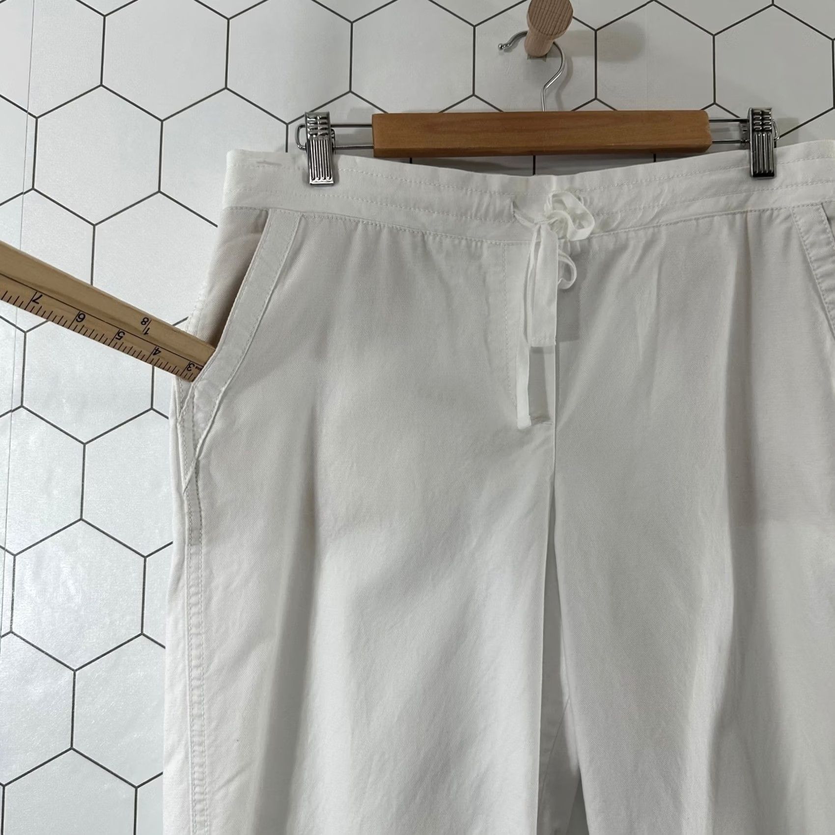 Talbots Relevant Keywords: "Talbots," "White Cotton Tencel," "Relaxed Pants," "Women Size 34" / US 12 / IT 48 - 4 Thumbnail