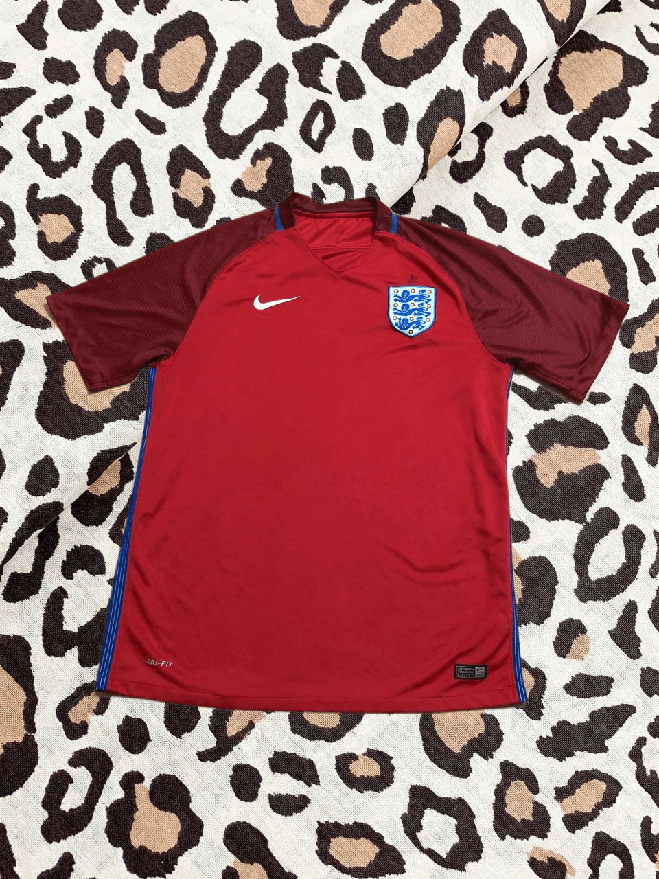 Nike England Football Shirt Nike Red Away Kit Jersey Size US XL / EU 56 / 4 - 1 Thumbnail