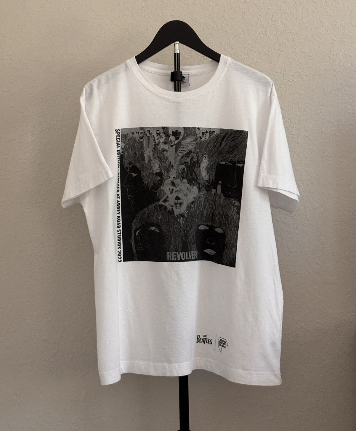 Band Tees Beatles Revolver 2022 Special Edition T-Shirt XL Size US XL / EU 56 / 4 - 3 Thumbnail