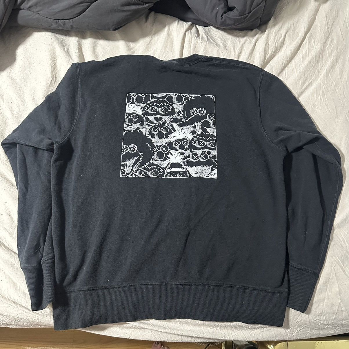 Kaws × Uniqlo KAWS X Sesame Street UT Uniqlo Sweatshirt Black Crewneck Size US M / EU 48-50 / 2 - 5 Thumbnail