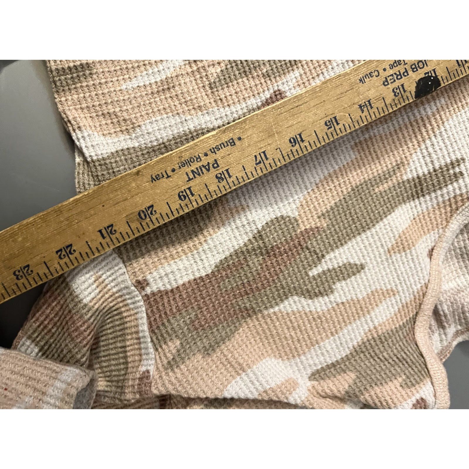 American Eagle Outfitters American Eagle Outfitters Shirt Women V-Neck Camouflage Multicolor Long Sleeve Small URL? Size S / US 4 / IT 40 - 5 Thumbnail