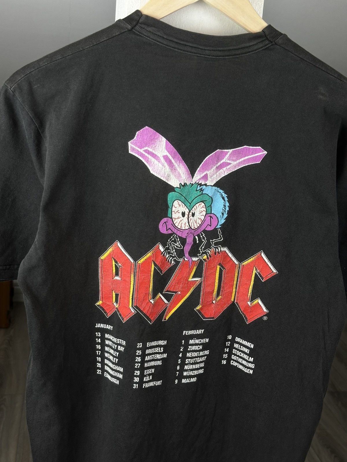 Vintage AC/DC Fly on the Wall Tour 90s Single Stitch Tee Faded Size US L / EU 52-54 / 3 - 13 Thumbnail