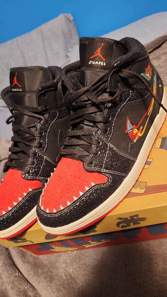 Jordan Brand × Nike Nike Air Jordan 1 Mid Siempre Familia (DN4904-001) Size US 11.5 / EU 44-45 - 1 Thumbnail