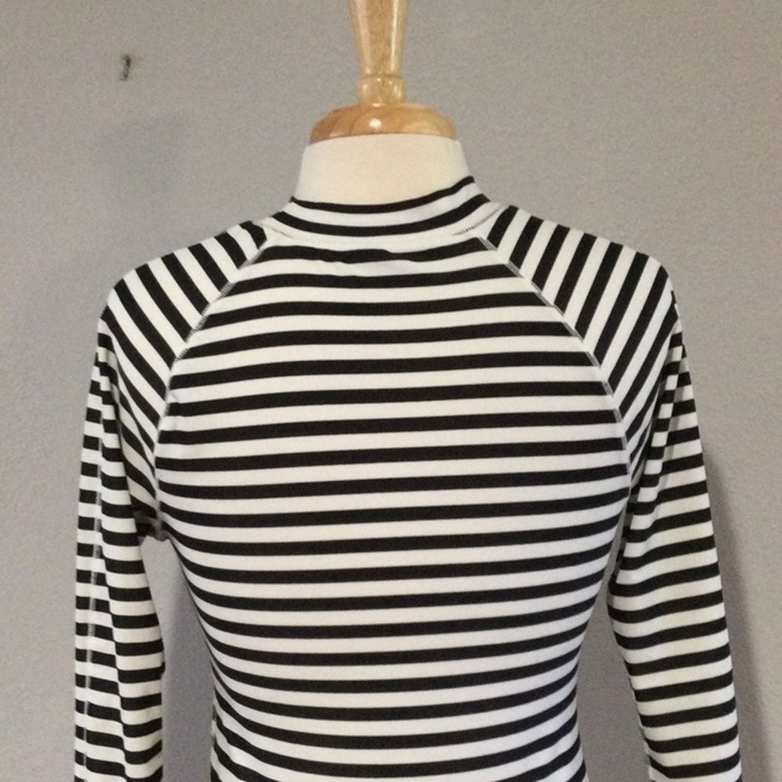 Old Navy Old Navy Black/White Stripe Long Sleeve Bodycon Top M Size M / US 6-8 / IT 42-44 - 8 Thumbnail