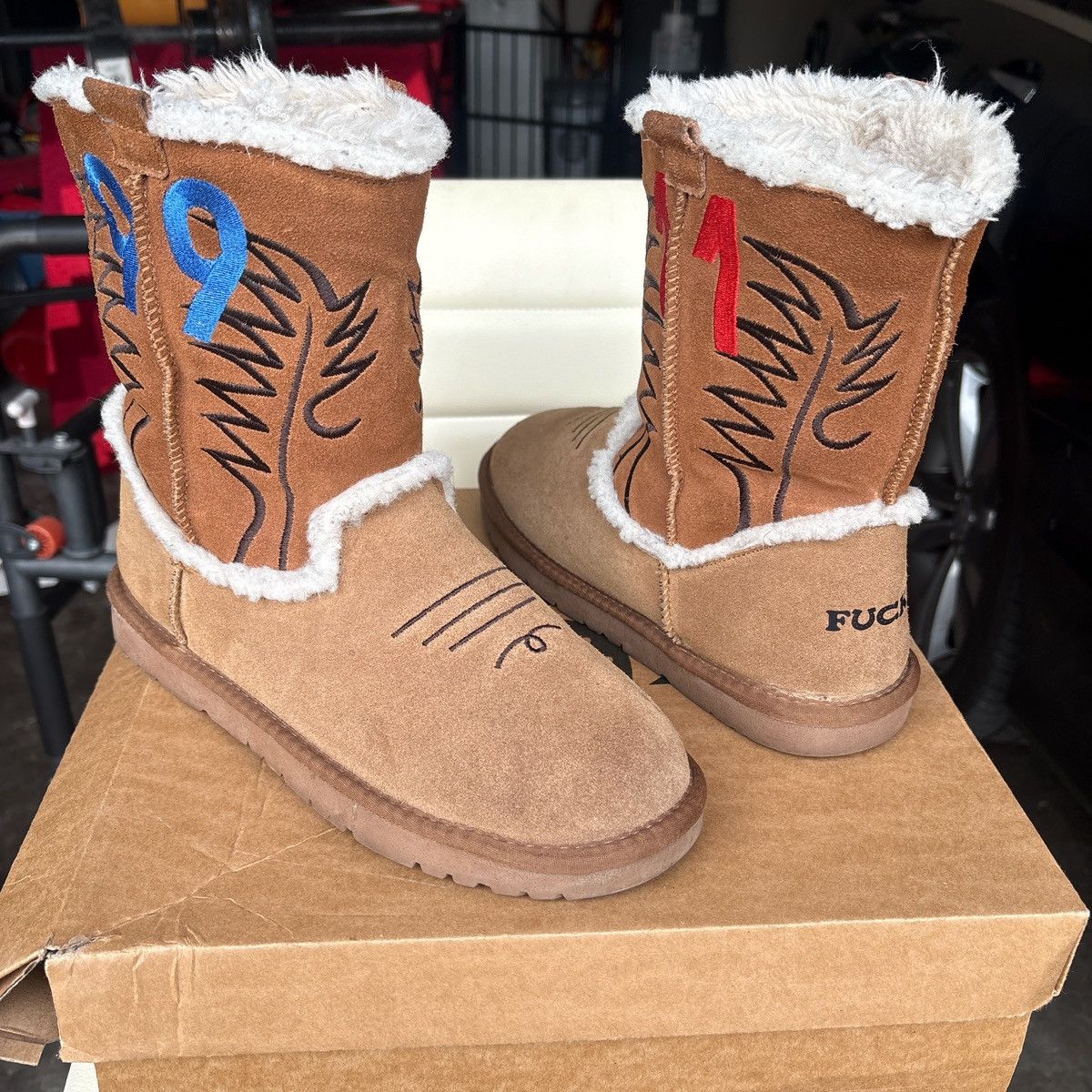1199 Bazo 1199 Ugg Boots Size US 8.5 / EU 41-42 - 1 Thumbnail