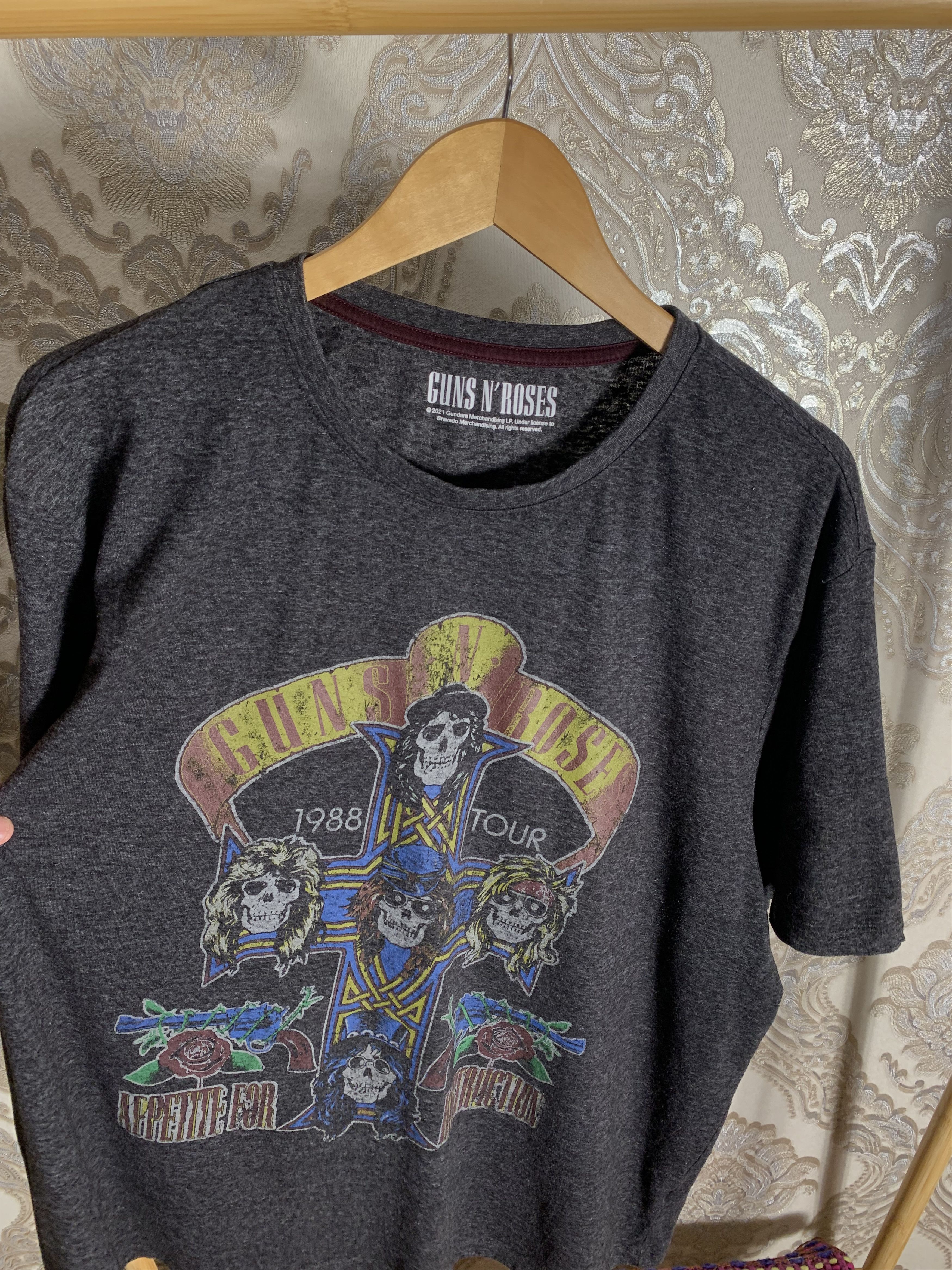 Band Tees VINTAGE GUNS N ROSES WORLD TOUR ROCK T-SHIRT METAL RETRO 90s Size US XXL / EU 58 / 5 - 2 Thumbnail