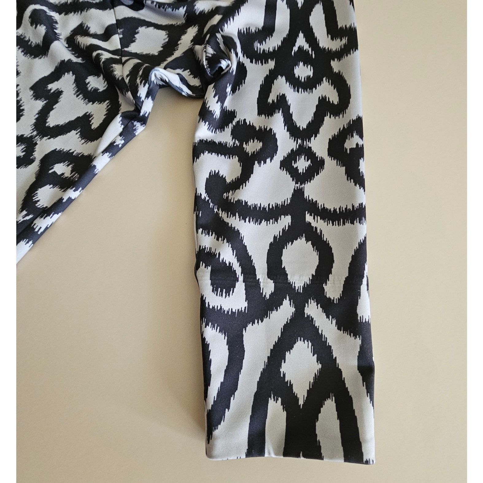 Gretchen Scott GRETCHEN SCOTT Ruffle Neck Casual Shift Arabesque Dress XS Size XS / US 0-2 / IT 36-38 - 8 Thumbnail