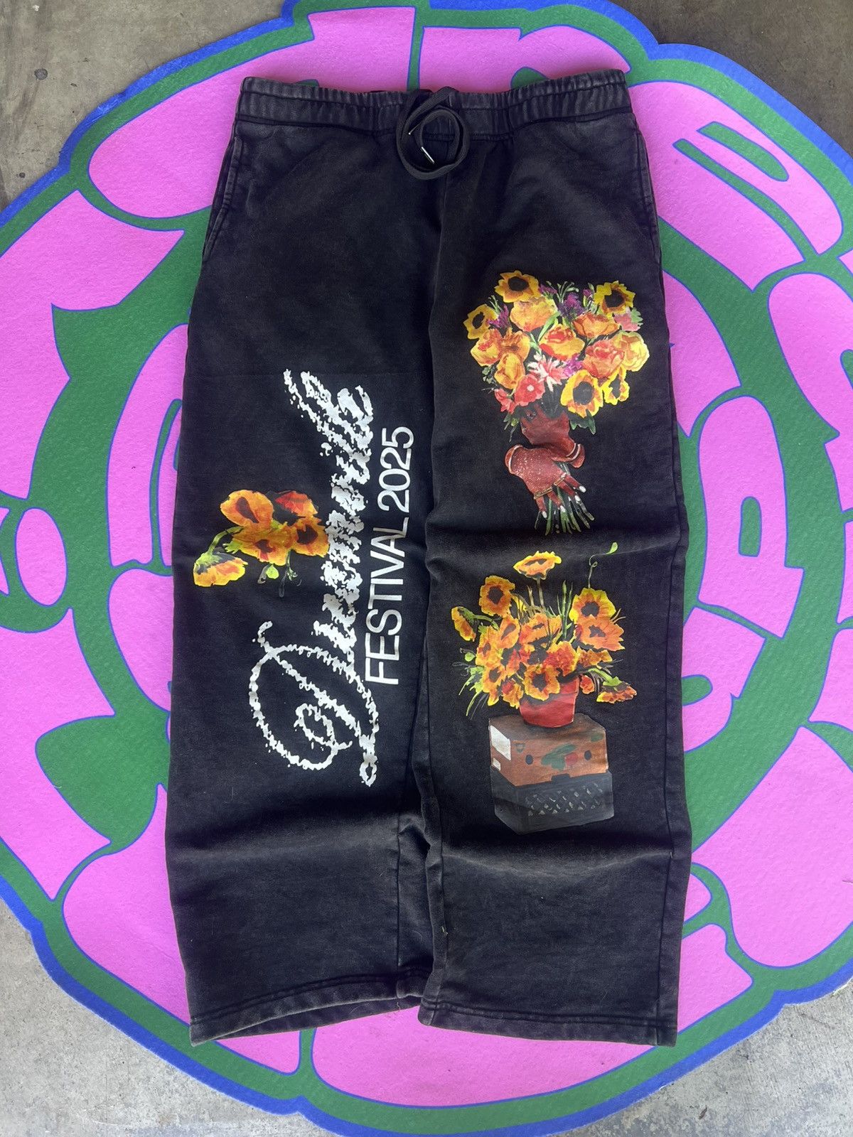 Dreamville Dreamville Festival 2025 Sweatpants Floral Graphic J. Cole Size US 34 / EU 50 - 1 Thumbnail