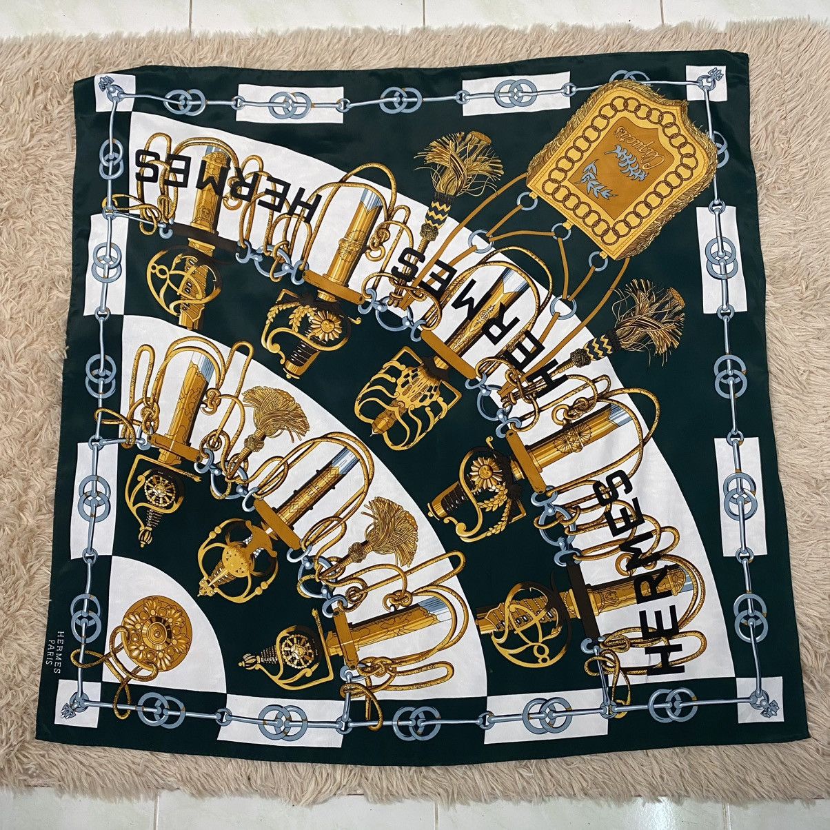 Hermes 🔥VINTAGE SCARVES HERMES SILK MADE IN FRANCE Size ONE SIZE - 4 Thumbnail